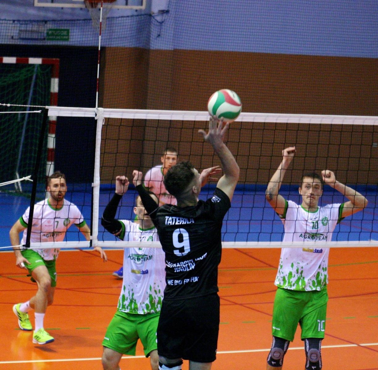 Zdjęcie w galerii na portalu naszraciborz.pl: Radliński mur za twardy dla siatkarzy z Raciborza wiadomości z regionu