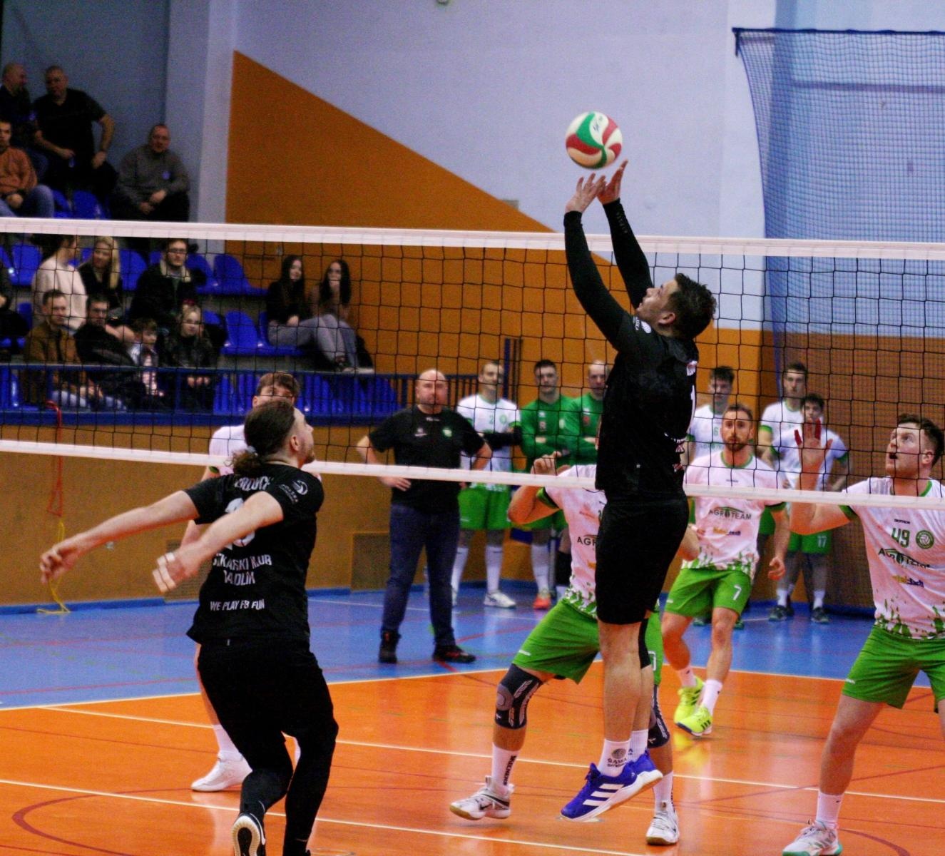 Zdjęcie w galerii na portalu naszraciborz.pl: Radliński mur za twardy dla siatkarzy z Raciborza wiadomości z regionu