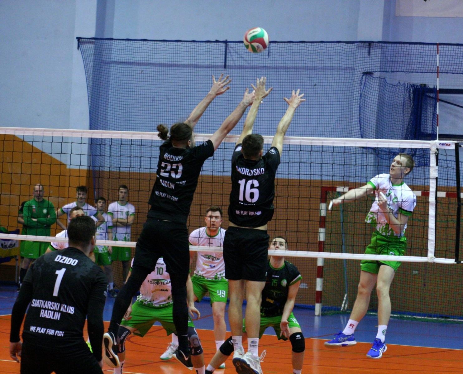 Zdjęcie w galerii na portalu naszraciborz.pl: Radliński mur za twardy dla siatkarzy z Raciborza wiadomości z regionu