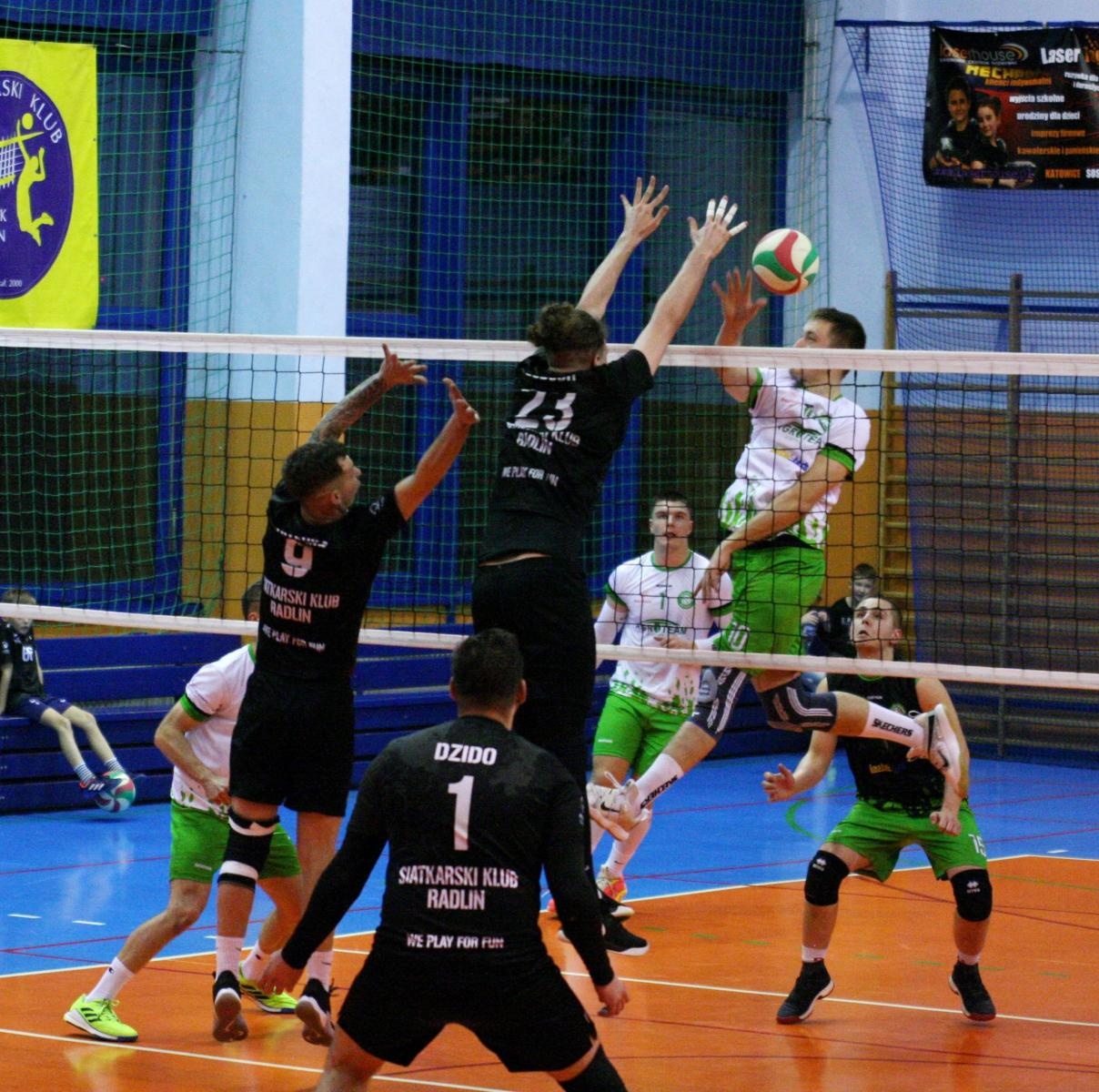 Zdjęcie w galerii na portalu naszraciborz.pl: Radliński mur za twardy dla siatkarzy z Raciborza wiadomości z regionu