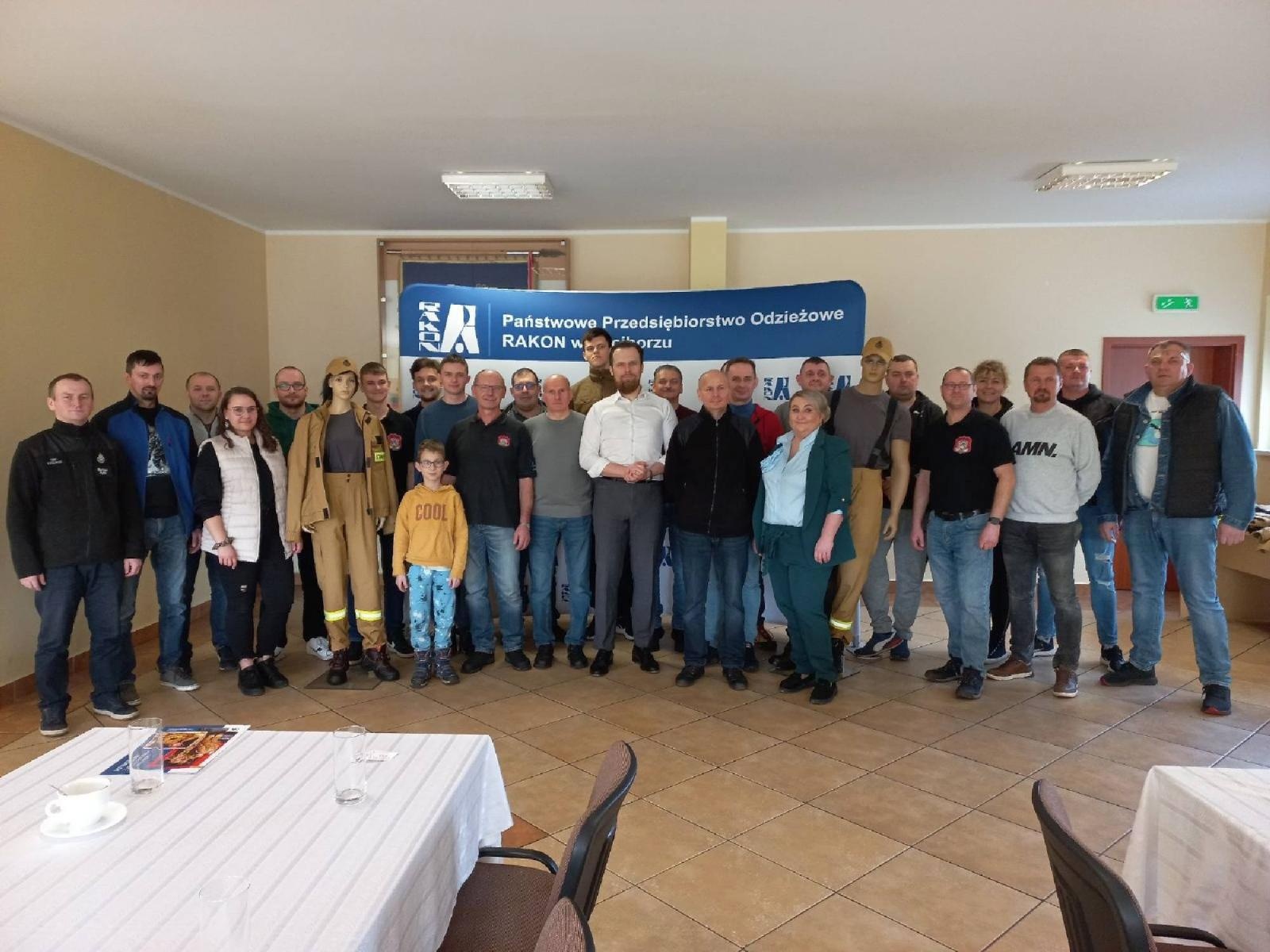 Zdjęcie w galerii na portalu naszraciborz.pl: Raciborska firma chce ubierać strażaków ochotników w całej Polsce wiadomości z regionu