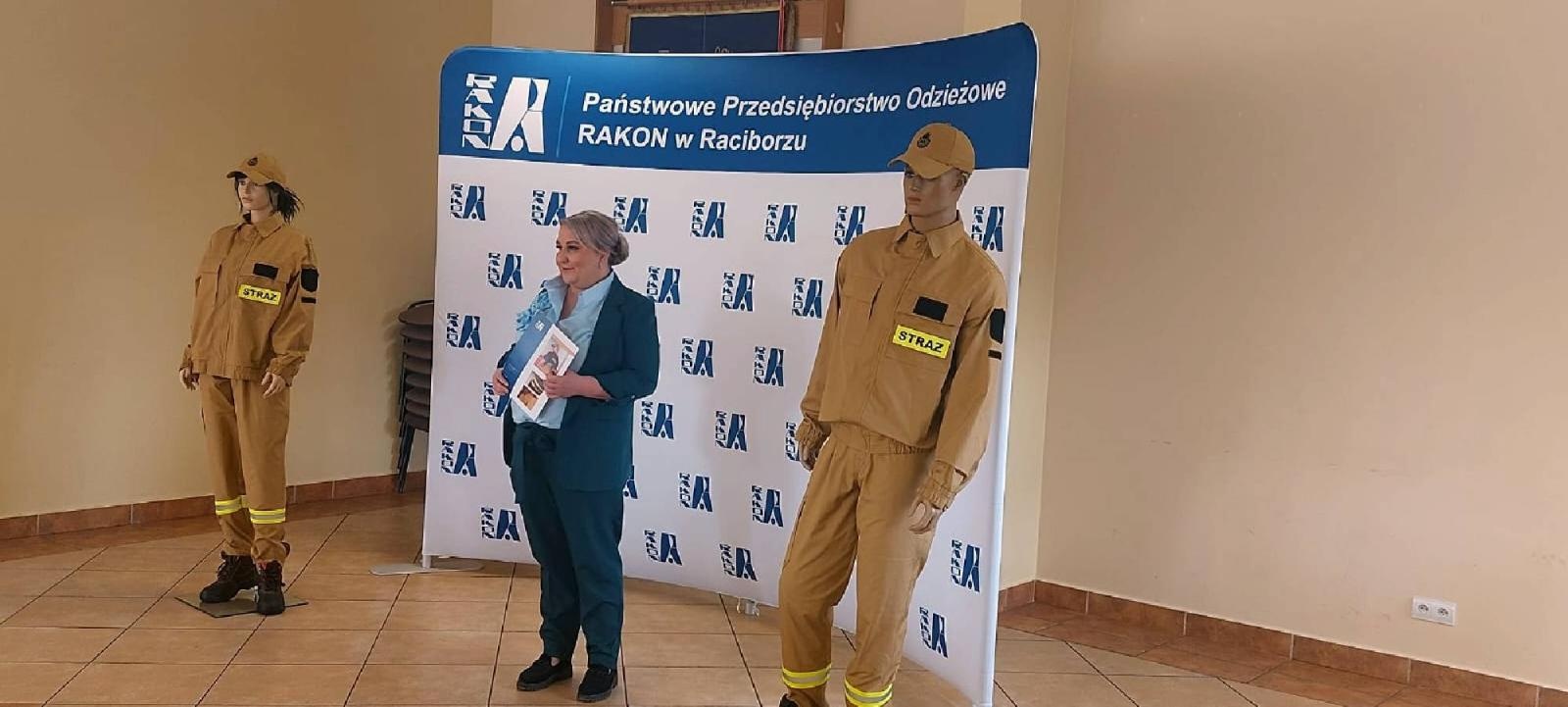 Zdjęcie w galerii na portalu naszraciborz.pl: Raciborska firma chce ubierać strażaków ochotników w całej Polsce wiadomości z regionu