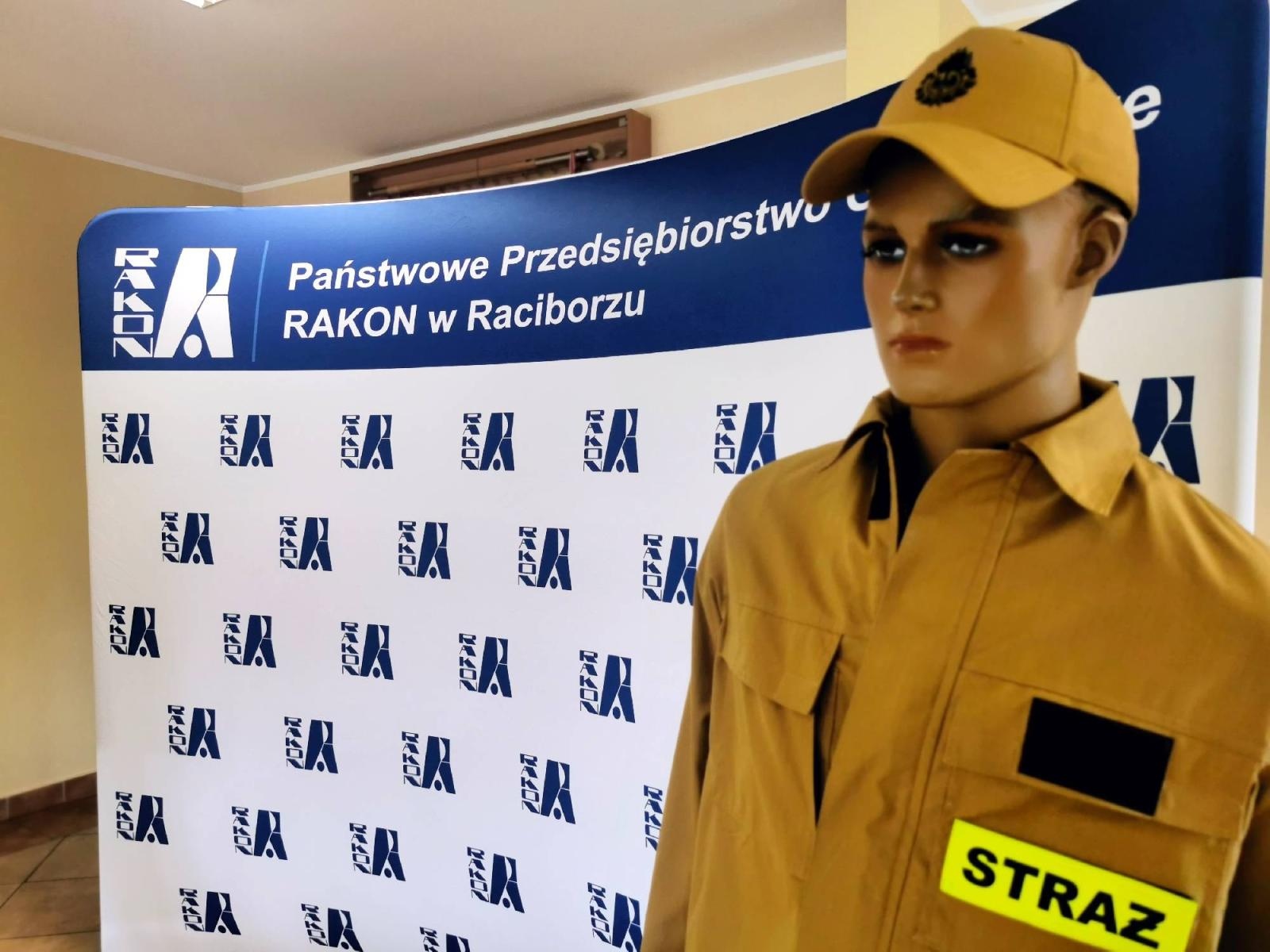 Zdjęcie w galerii na portalu naszraciborz.pl: Raciborska firma chce ubierać strażaków ochotników w całej Polsce wiadomości z regionu