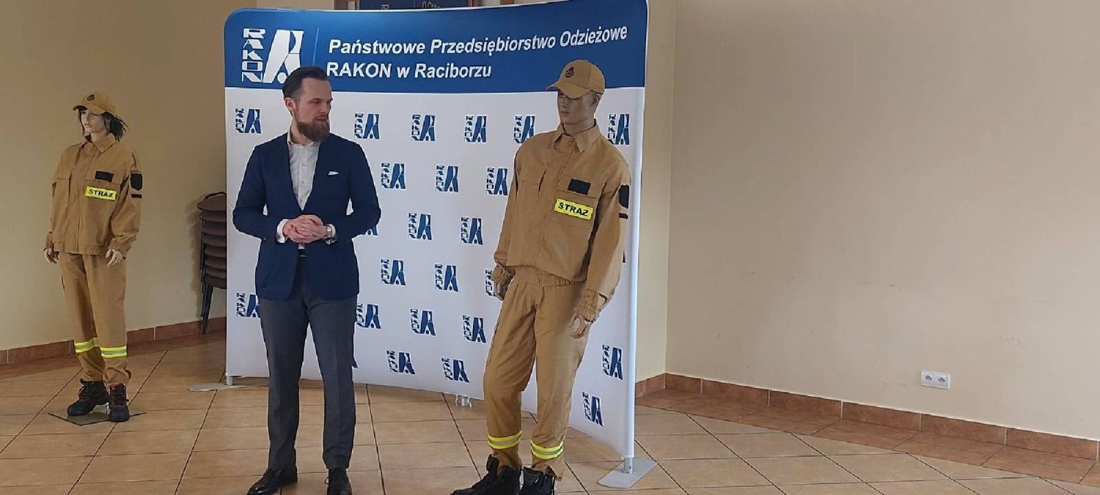 Zdjęcie w galerii na portalu naszraciborz.pl: Raciborska firma chce ubierać strażaków ochotników w całej Polsce wiadomości z regionu