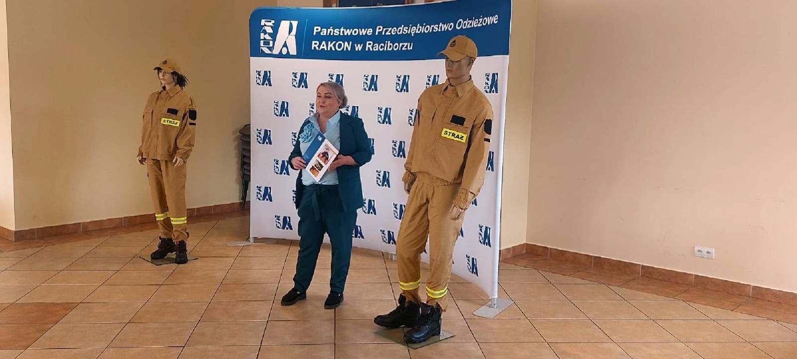 Zdjęcie w galerii na portalu naszraciborz.pl: Raciborska firma chce ubierać strażaków ochotników w całej Polsce wiadomości z regionu