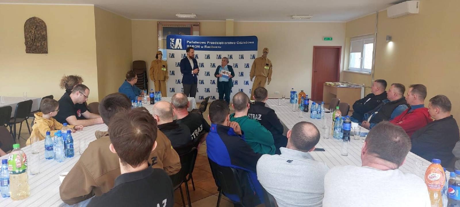 Zdjęcie w galerii na portalu naszraciborz.pl: Raciborska firma chce ubierać strażaków ochotników w całej Polsce wiadomości z regionu