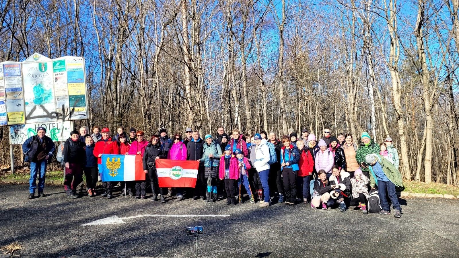 Zdjęcie w galerii na portalu naszraciborz.pl: Ślęża i Sami Swoi. Raciborzanie na kolejnych wojażach wiadomości z regionu