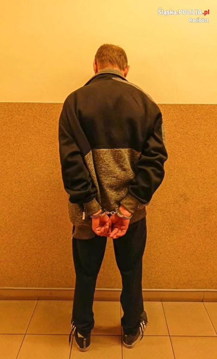 Zdjęcie w galerii na portalu naszraciborz.pl: Atakował i groził kobietom. 54-latek w rękach policji wiadomości z regionu
