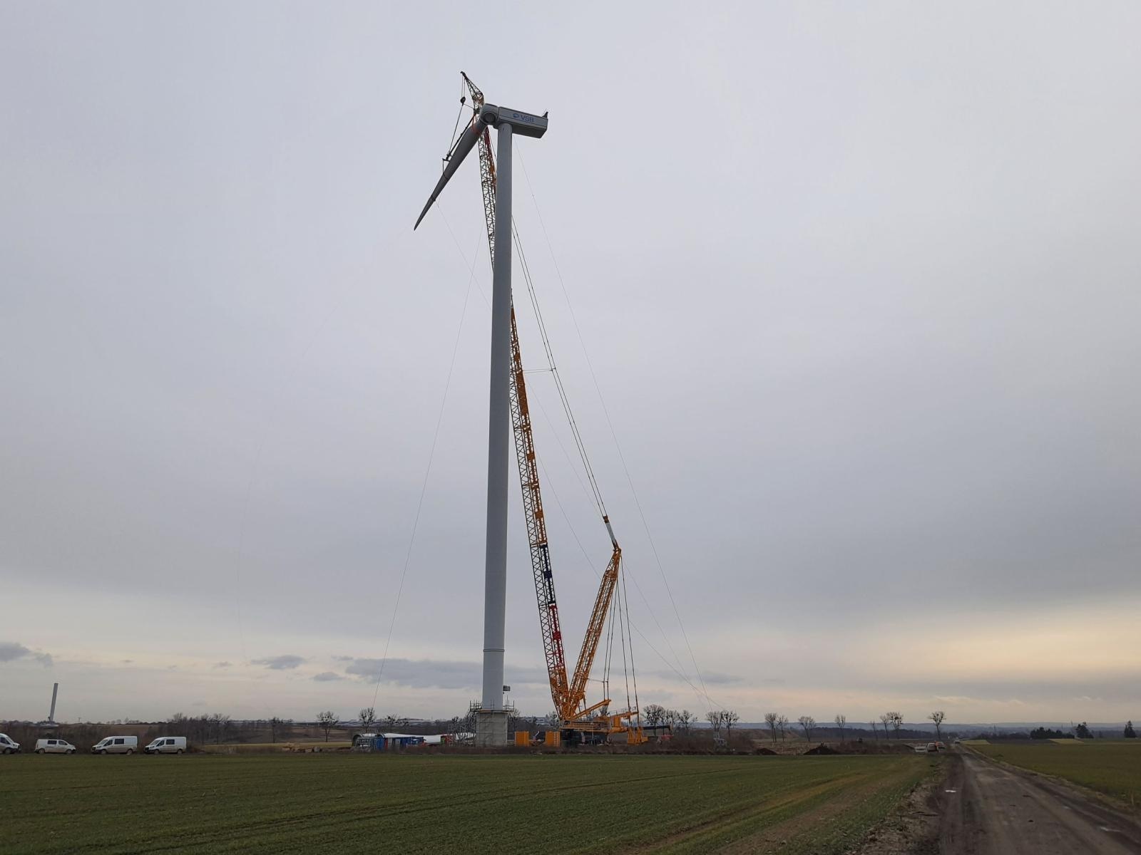 Zdjęcie w galerii na portalu naszraciborz.pl: Farma wiatrowa Racibórz. Pierwsze wiatraki już stoją [FOTO] wiadomości z regionu