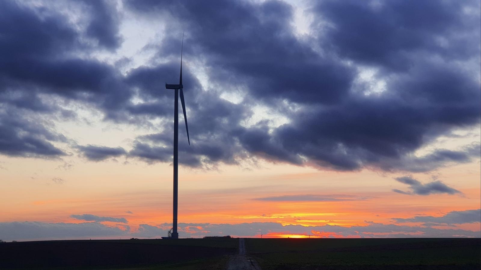 Zdjęcie w galerii na portalu naszraciborz.pl: Farma wiatrowa Racibórz. Pierwsze wiatraki już stoją [FOTO] wiadomości z regionu