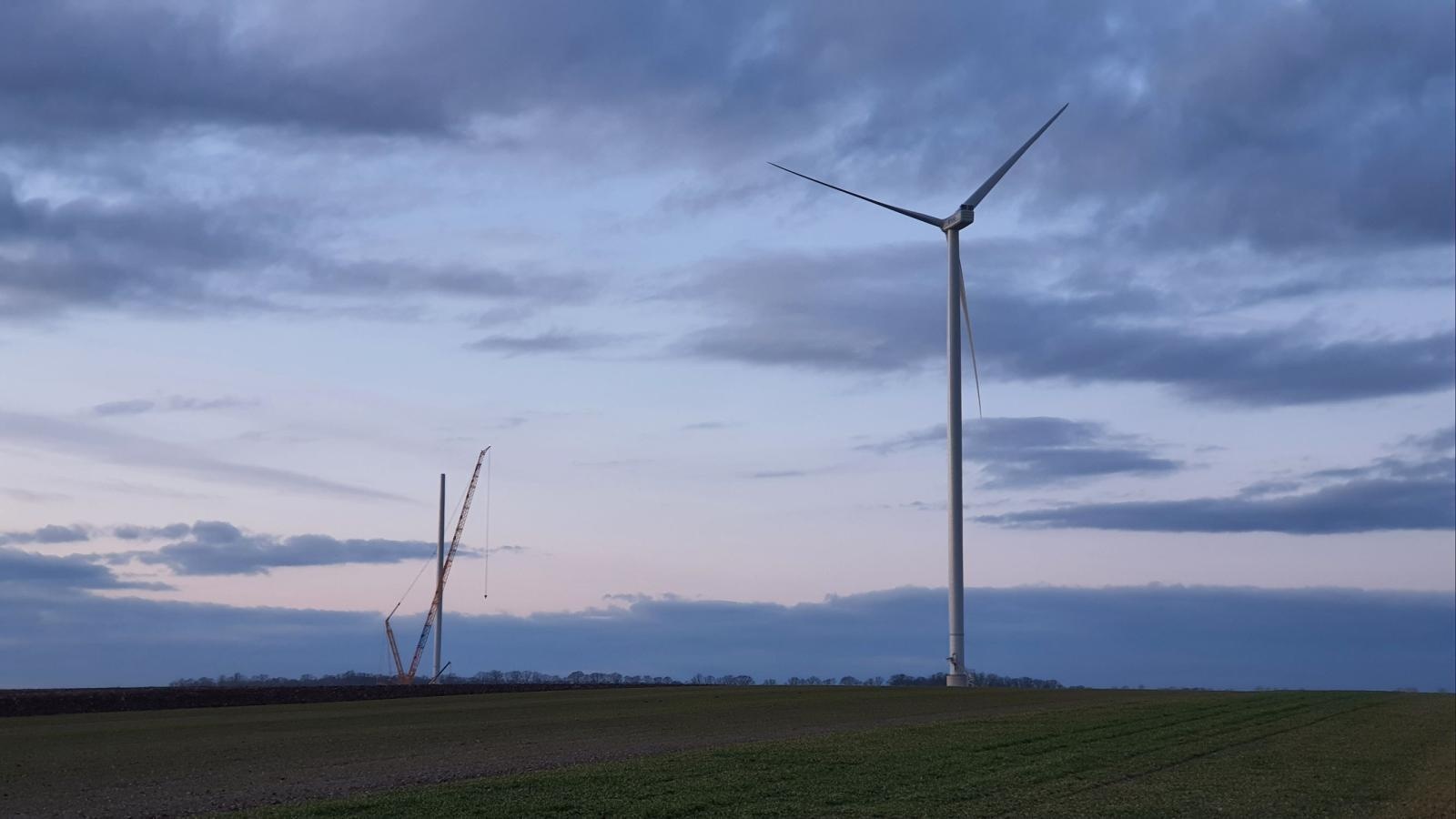 Zdjęcie w galerii na portalu naszraciborz.pl: Farma wiatrowa Racibórz. Pierwsze wiatraki już stoją [FOTO] wiadomości z regionu