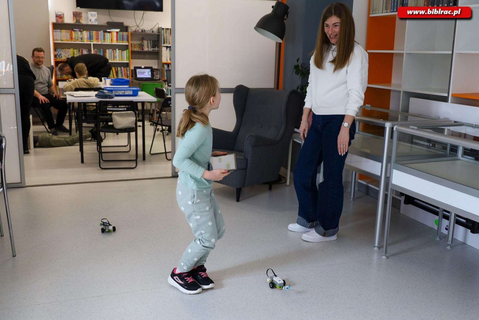 Zdjęcie w galerii na portalu naszraciborz.pl: Klub Ojca w bibliotece – sobota konstruktorów wiadomości z regionu