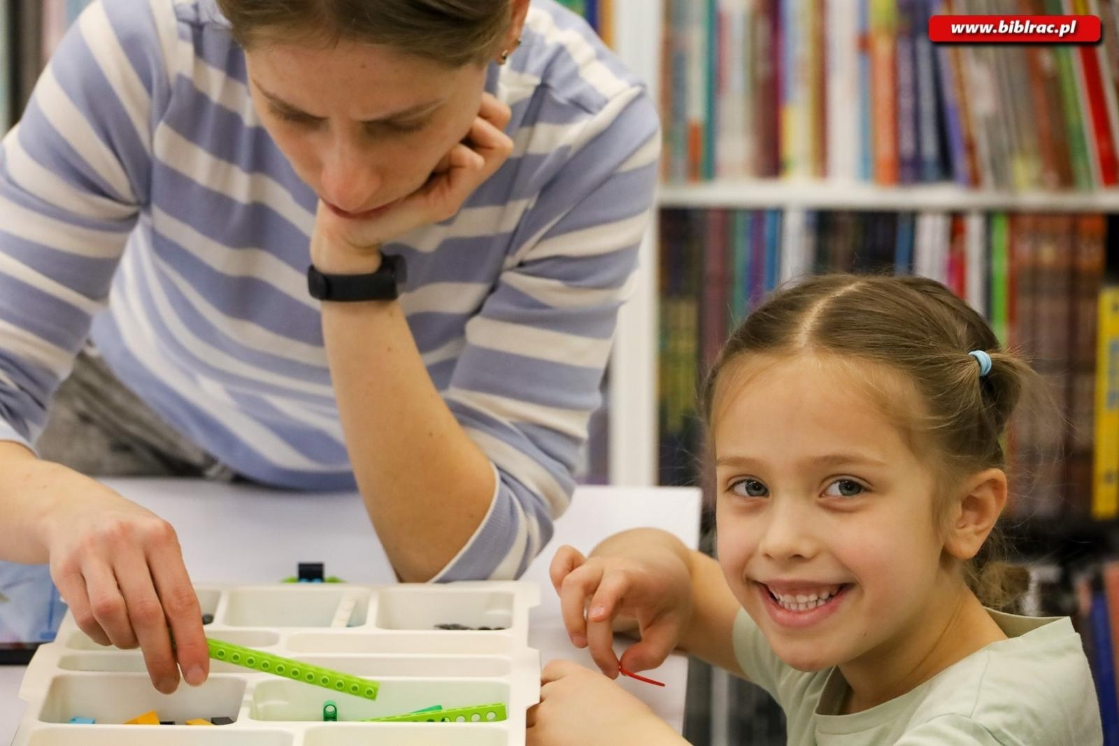 Zdjęcie w galerii na portalu naszraciborz.pl: Klub Ojca w bibliotece – sobota konstruktorów wiadomości z regionu