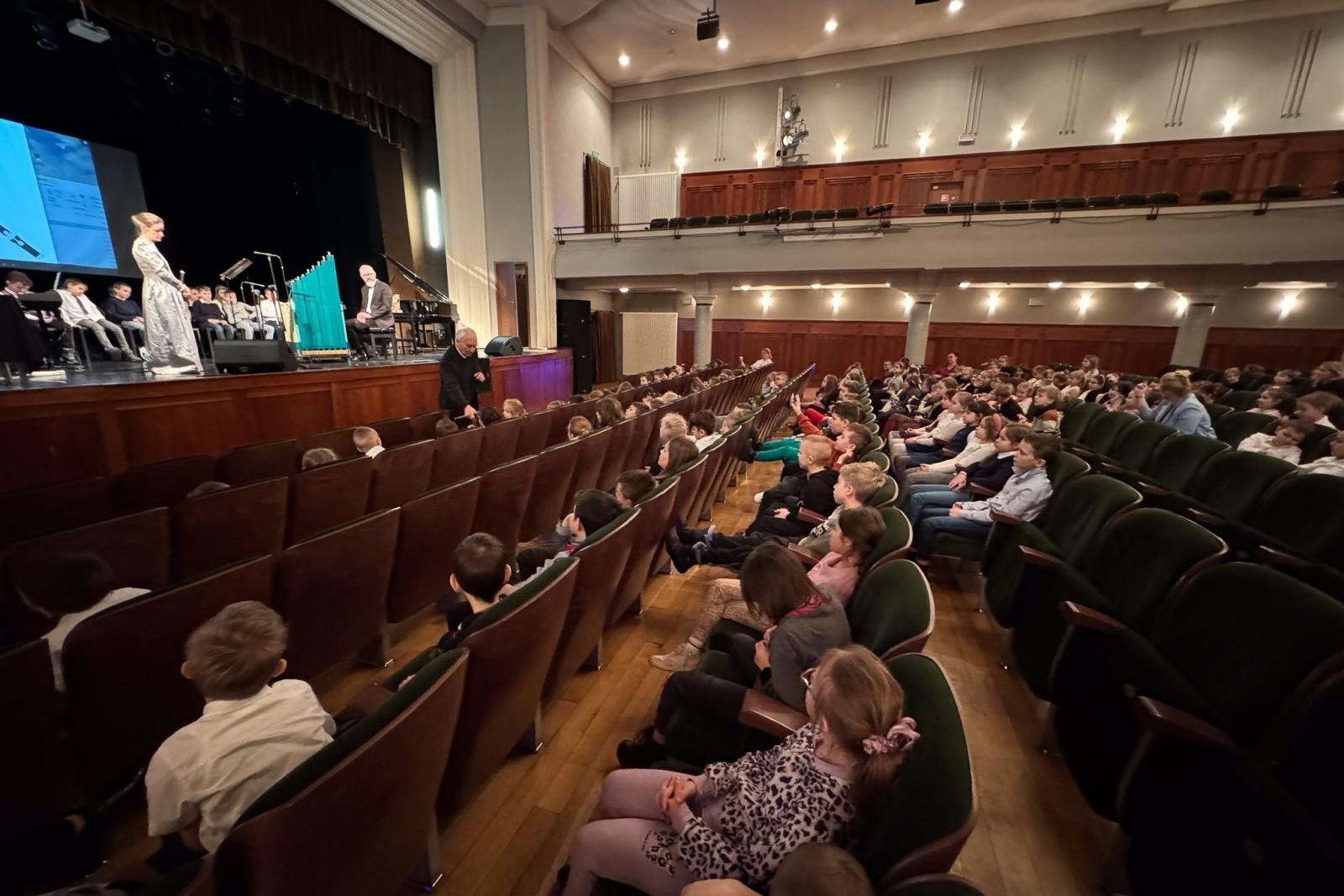 Zdjęcie w galerii na portalu naszraciborz.pl: Muzyka dawna na koncertach umuzykalniających w RCK wiadomości z regionu