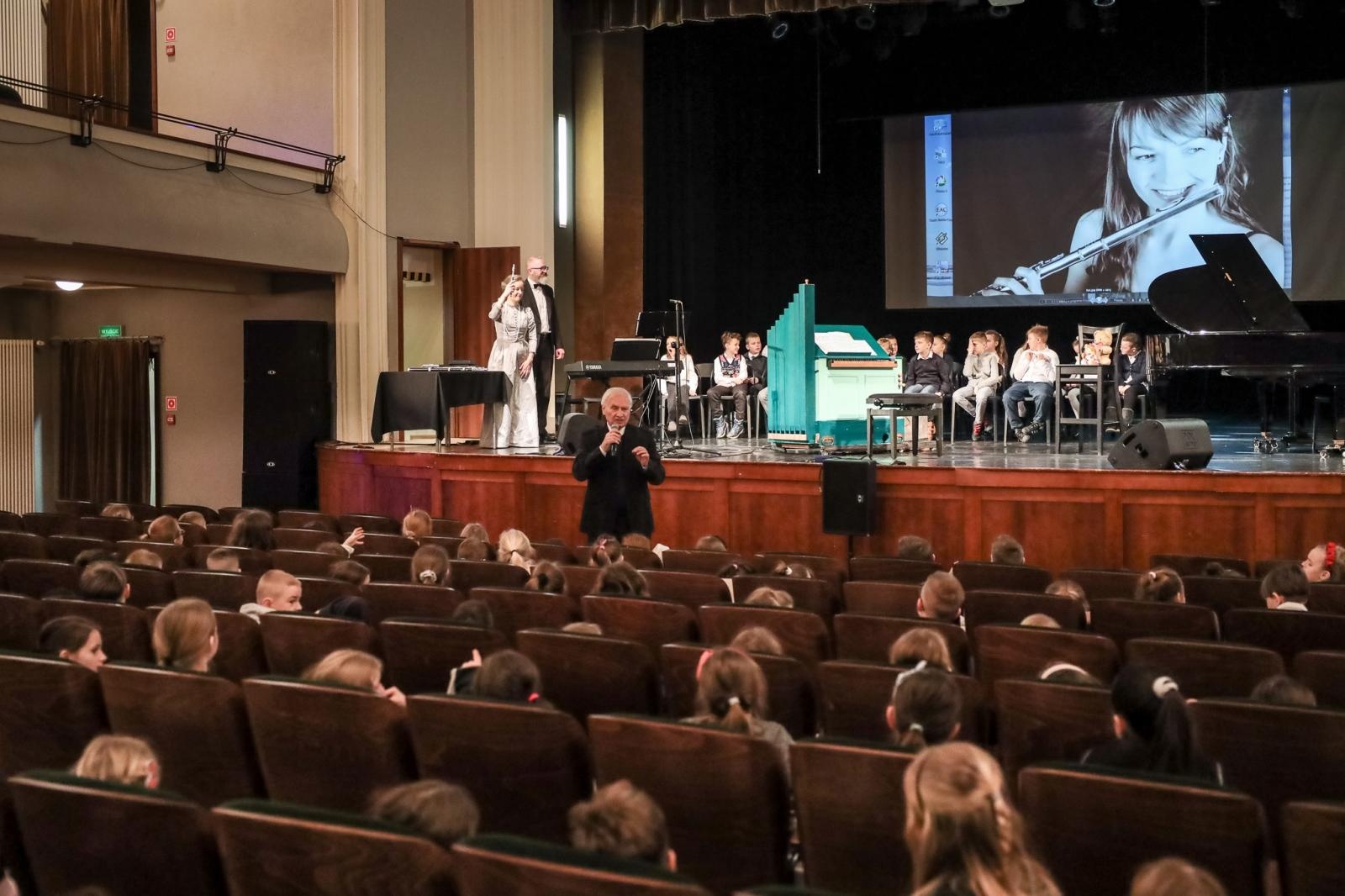 Zdjęcie w galerii na portalu naszraciborz.pl: Muzyka dawna na koncertach umuzykalniających w RCK wiadomości z regionu