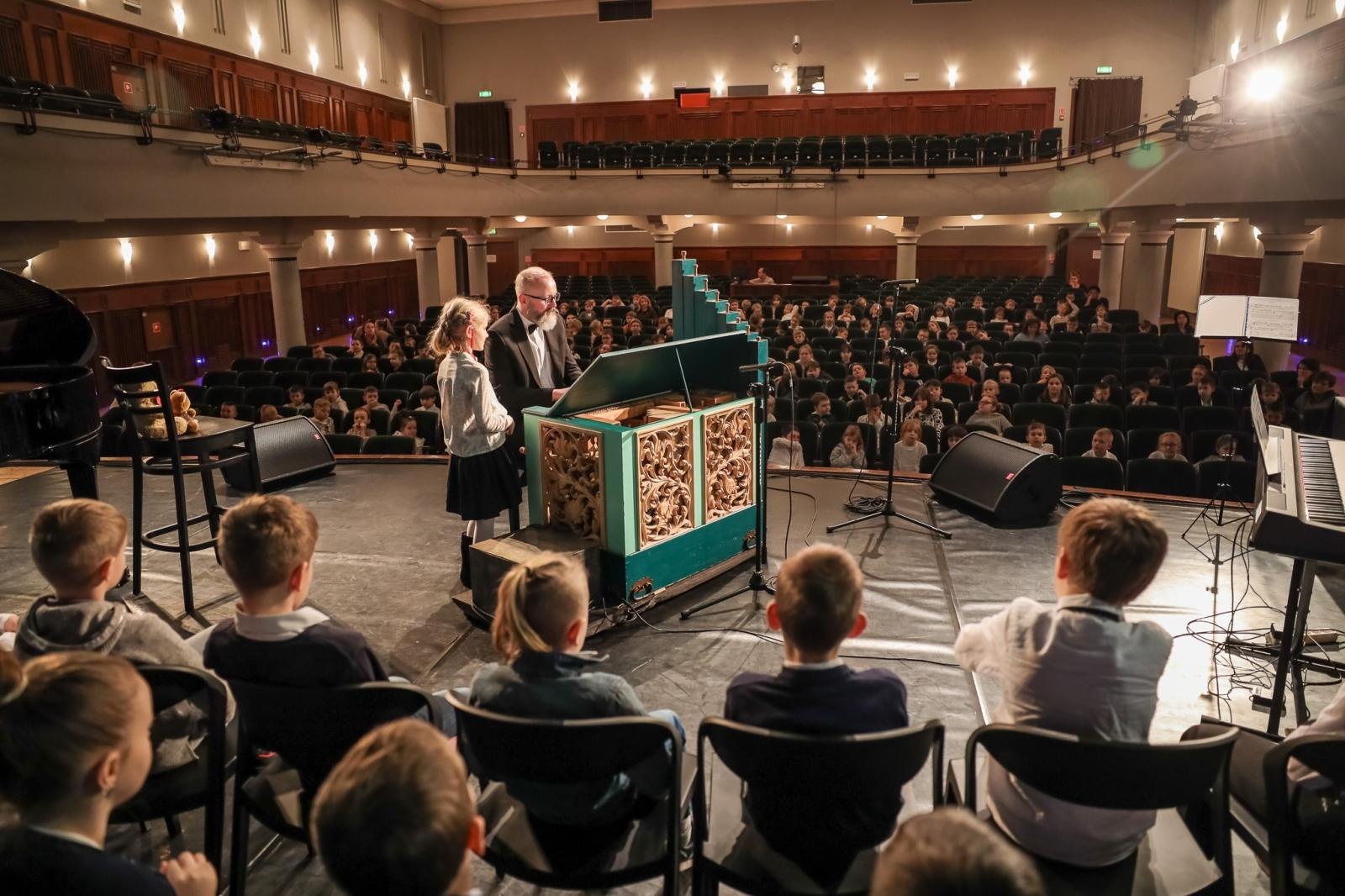 Zdjęcie w galerii na portalu naszraciborz.pl: Muzyka dawna na koncertach umuzykalniających w RCK wiadomości z regionu