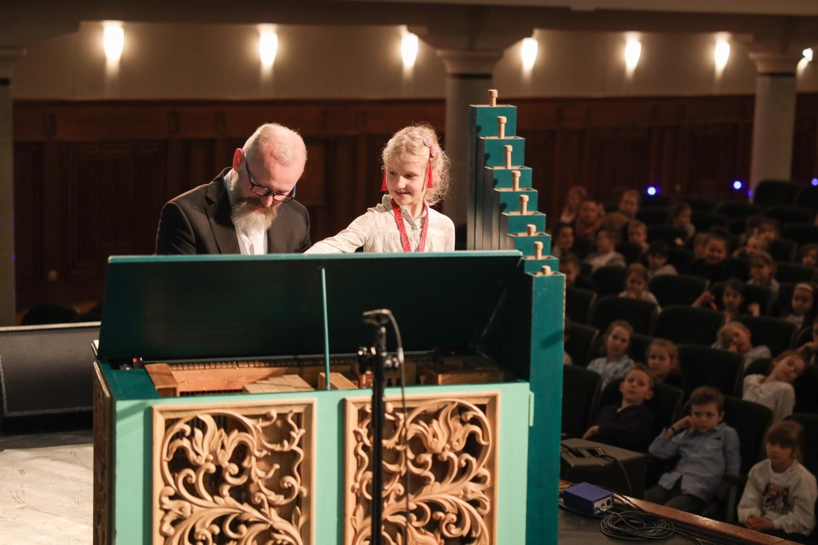 Zdjęcie w galerii na portalu naszraciborz.pl: Muzyka dawna na koncertach umuzykalniających w RCK wiadomości z regionu