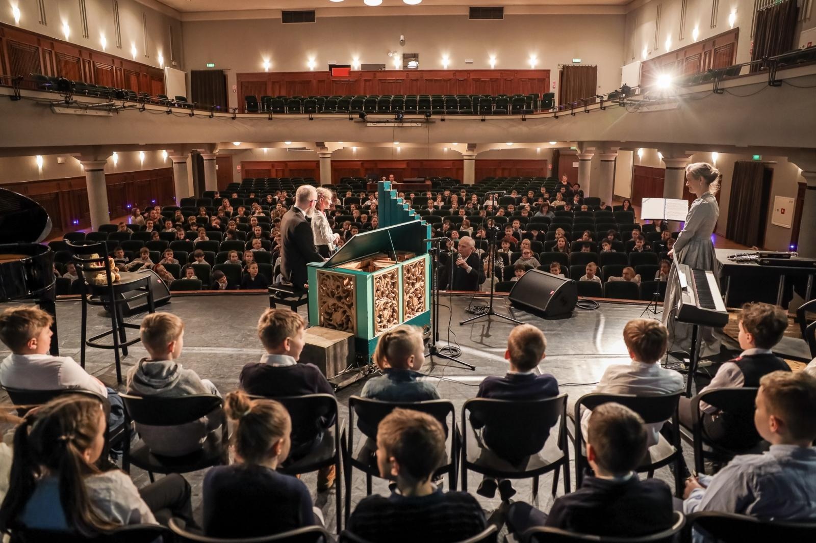 Zdjęcie w galerii na portalu naszraciborz.pl: Muzyka dawna na koncertach umuzykalniających w RCK wiadomości z regionu