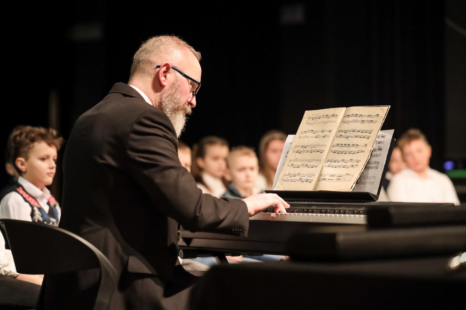 Zdjęcie w galerii na portalu naszraciborz.pl: Muzyka dawna na koncertach umuzykalniających w RCK wiadomości z regionu
