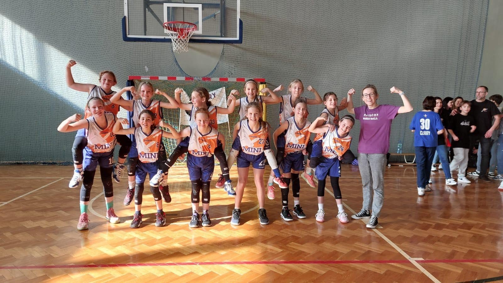 Zdjęcie w galerii na portalu naszraciborz.pl: Koszykarki Minibasketball Racibórz na podium Bochnia Cup wiadomości z regionu