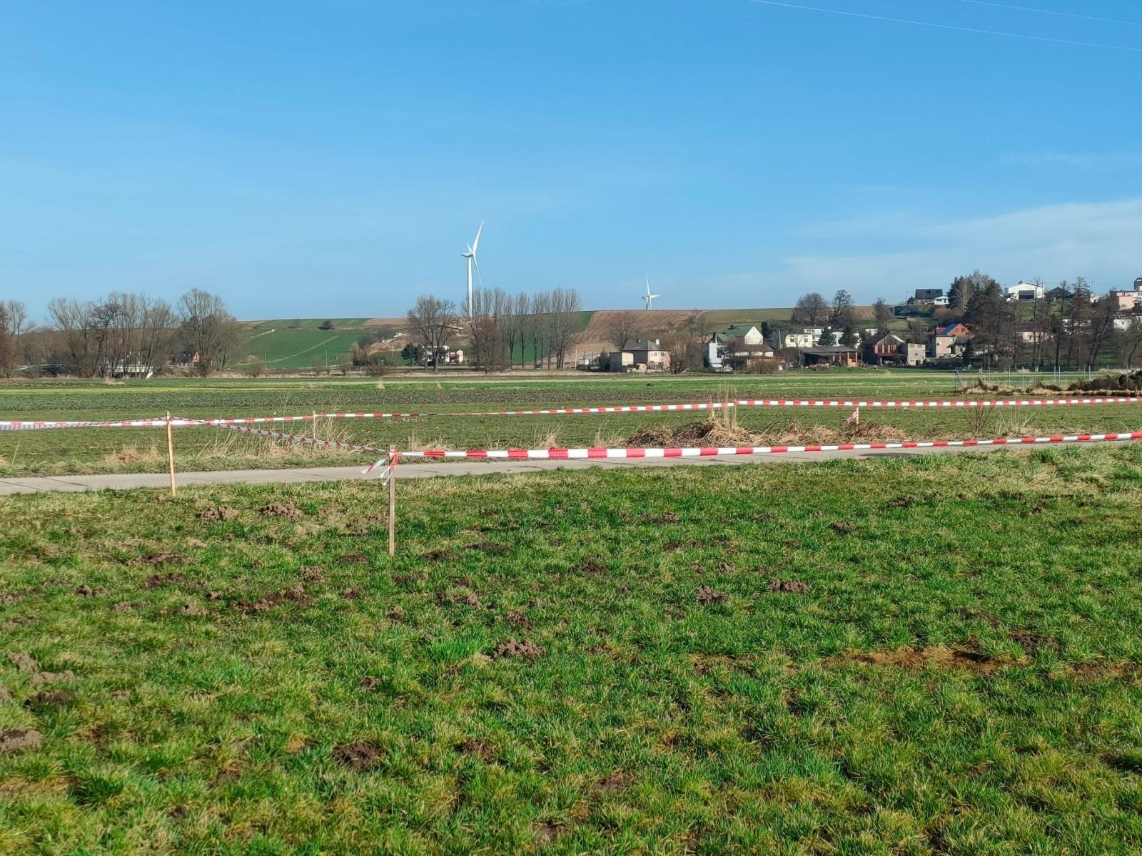 Zdjęcie w galerii na portalu naszraciborz.pl: W Krzanowicach przy oczyszczalni znaleziono niewybuch wiadomości z regionu