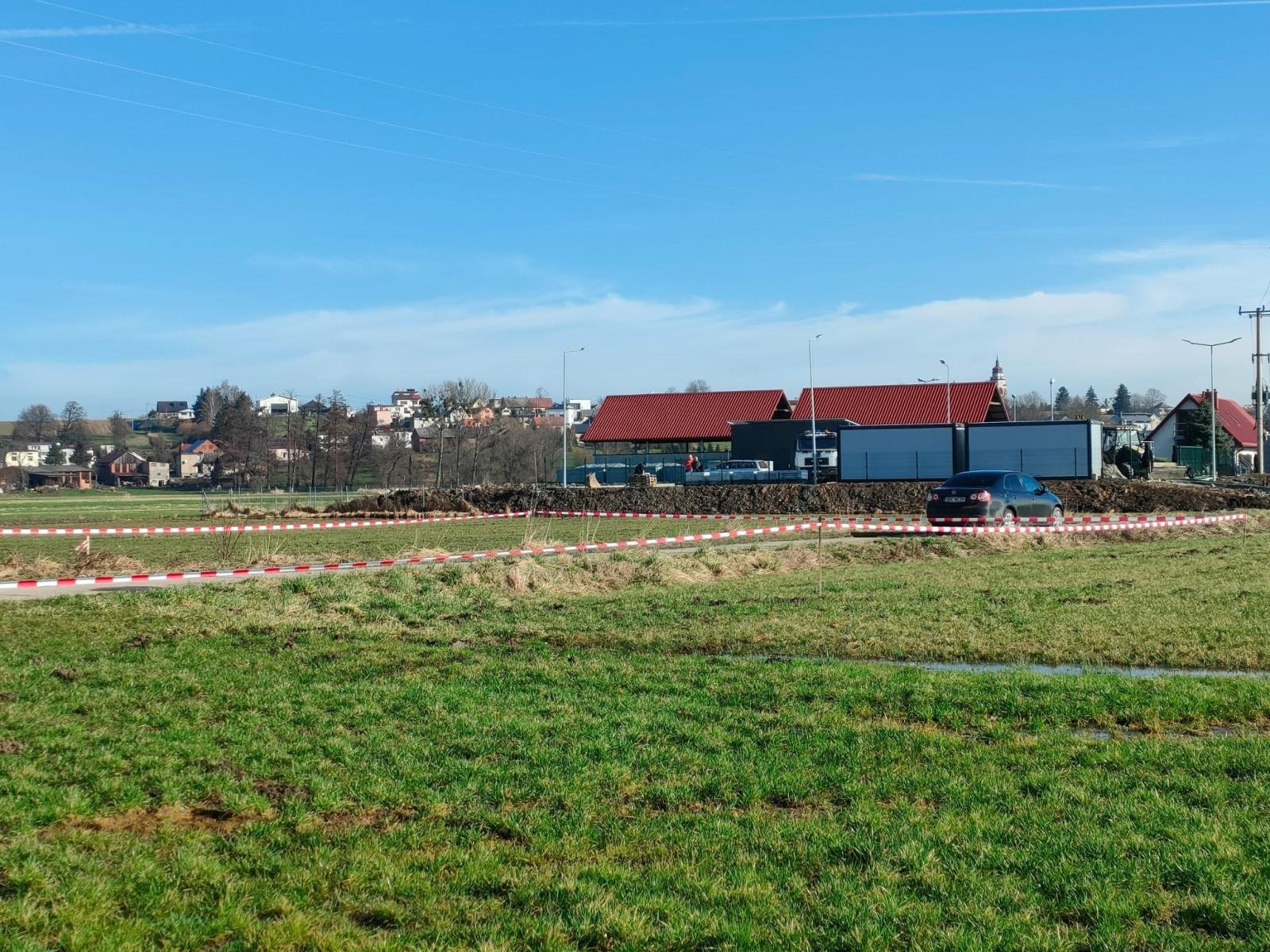 Zdjęcie w galerii na portalu naszraciborz.pl: W Krzanowicach przy oczyszczalni znaleziono niewybuch wiadomości z regionu