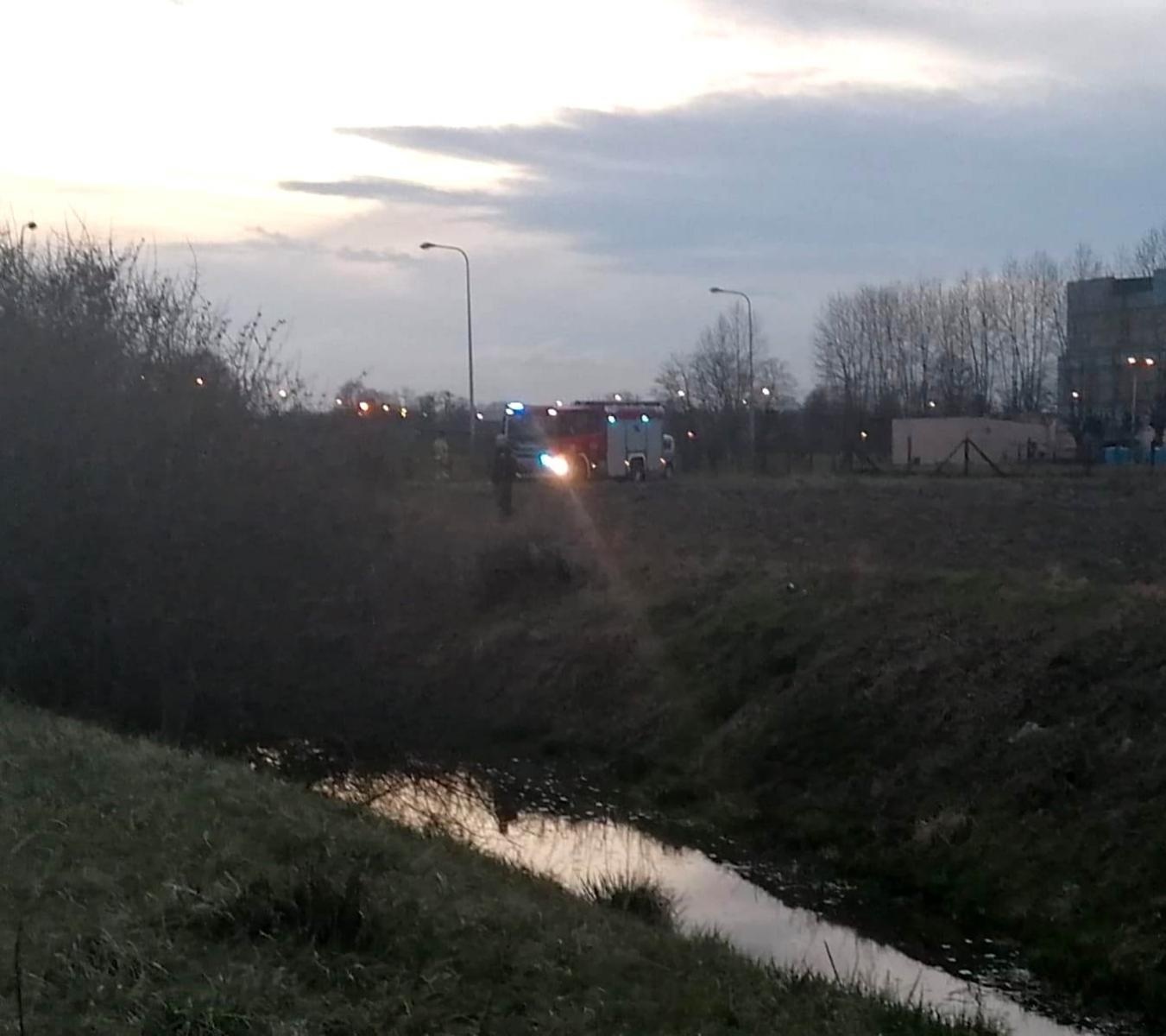 Zdjęcie w galerii na portalu naszraciborz.pl: Nieznana substancja wpływała do Odry. Wędkarze oburzeni wiadomości z regionu