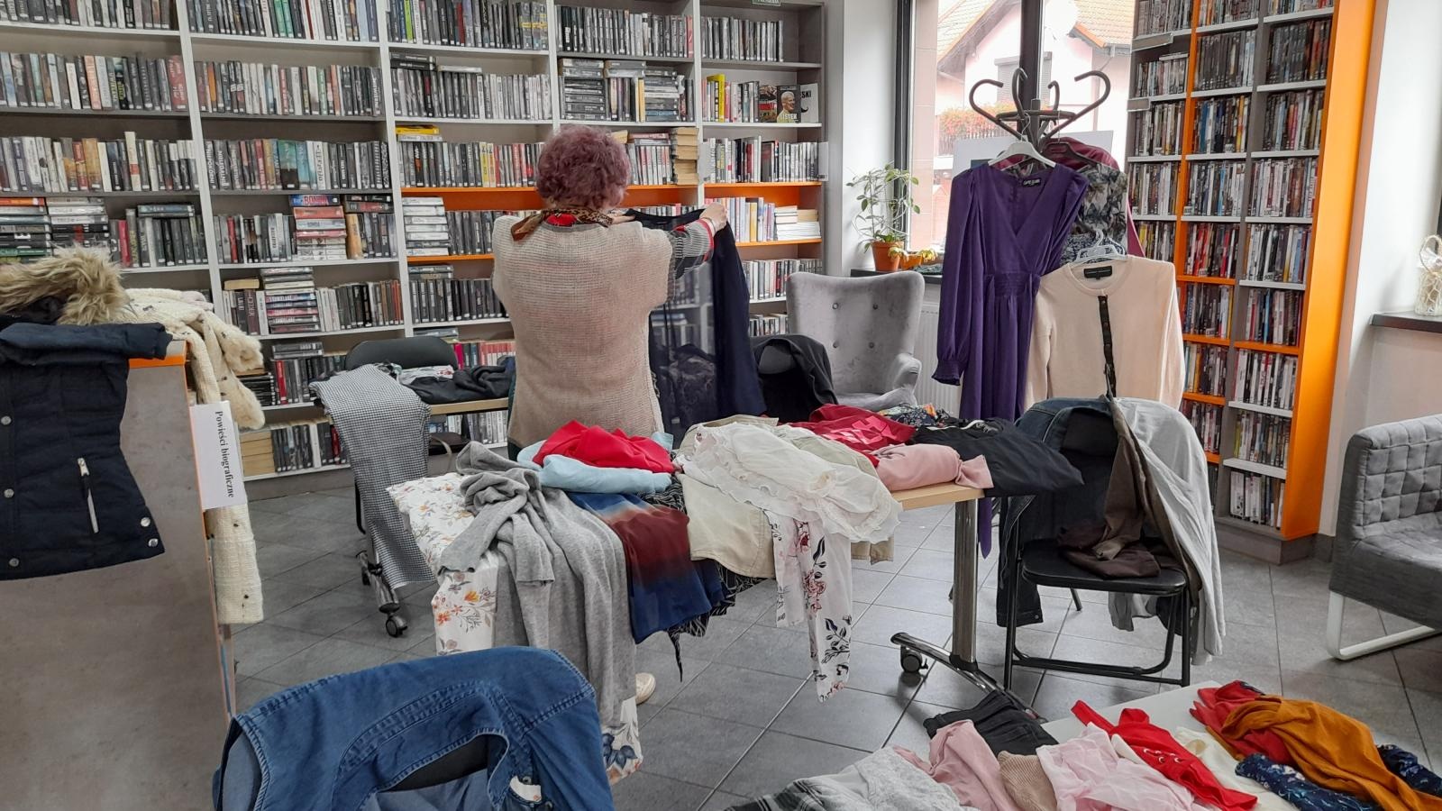 Zdjęcie w galerii na portalu naszraciborz.pl: Wiosenne porządki w szafie?! Biblioteka na Ostrogu zaprasza na kolejne Ciuchowisko wiadomości z regionu