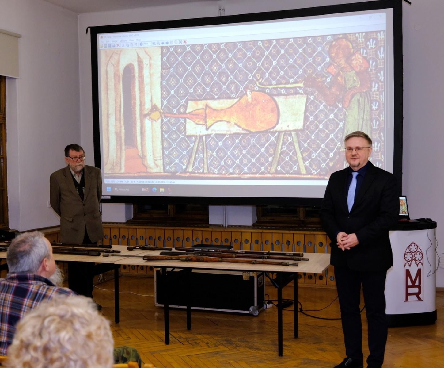 Zdjęcie w galerii na portalu naszraciborz.pl: Muzeum w Raciborzu pokazało kolekcję swojej broni wiadomości z regionu