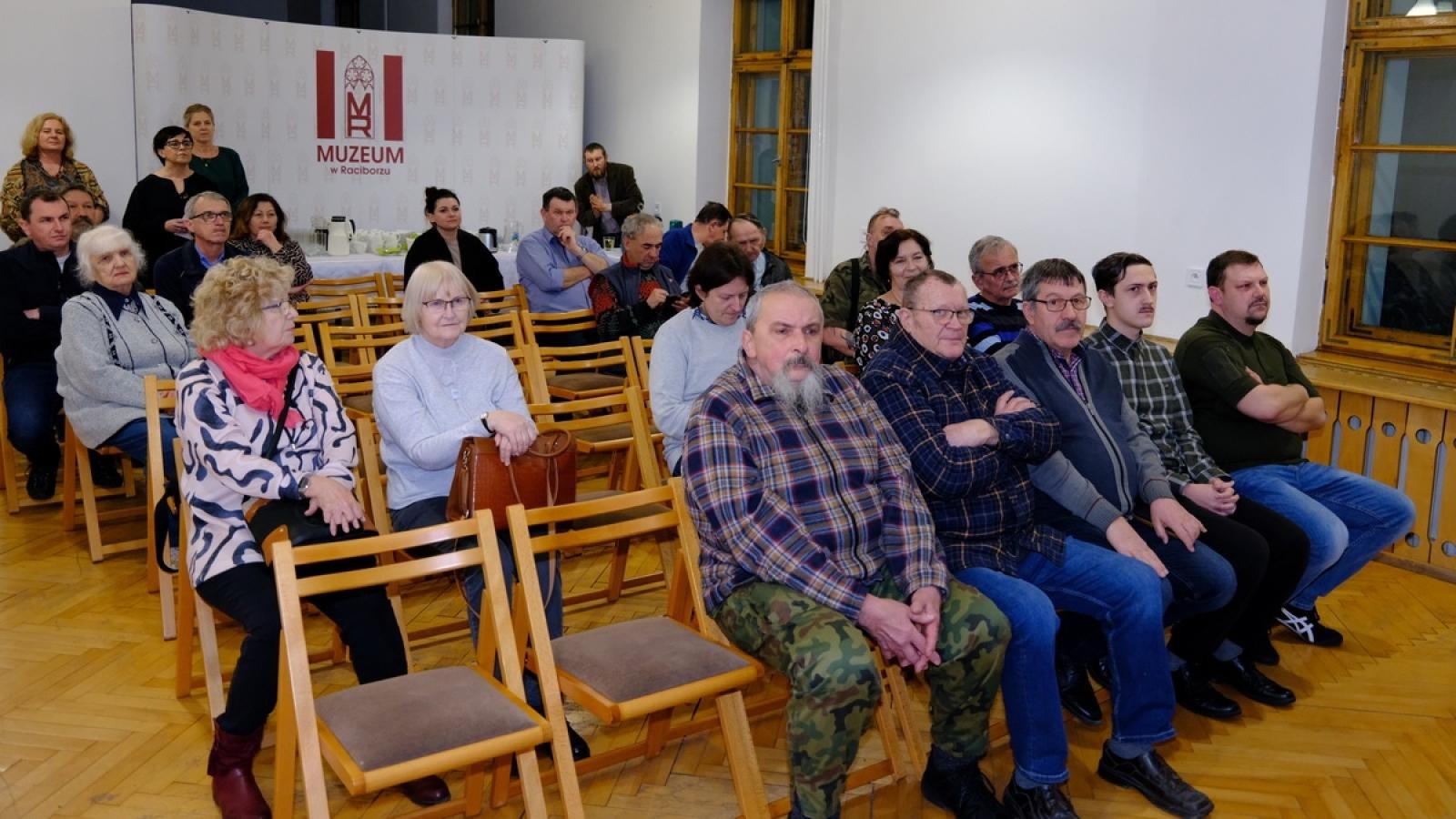 Zdjęcie w galerii na portalu naszraciborz.pl: Muzeum w Raciborzu pokazało kolekcję swojej broni wiadomości z regionu