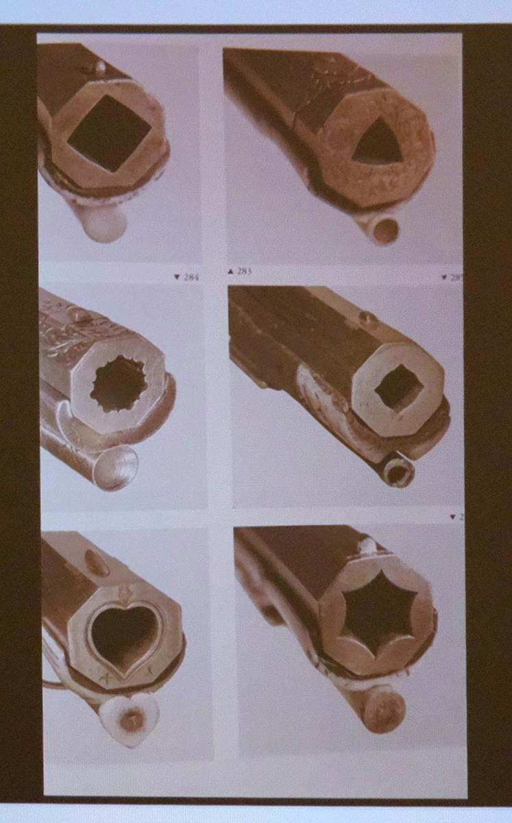 Zdjęcie w galerii na portalu naszraciborz.pl: Muzeum w Raciborzu pokazało kolekcję swojej broni wiadomości z regionu