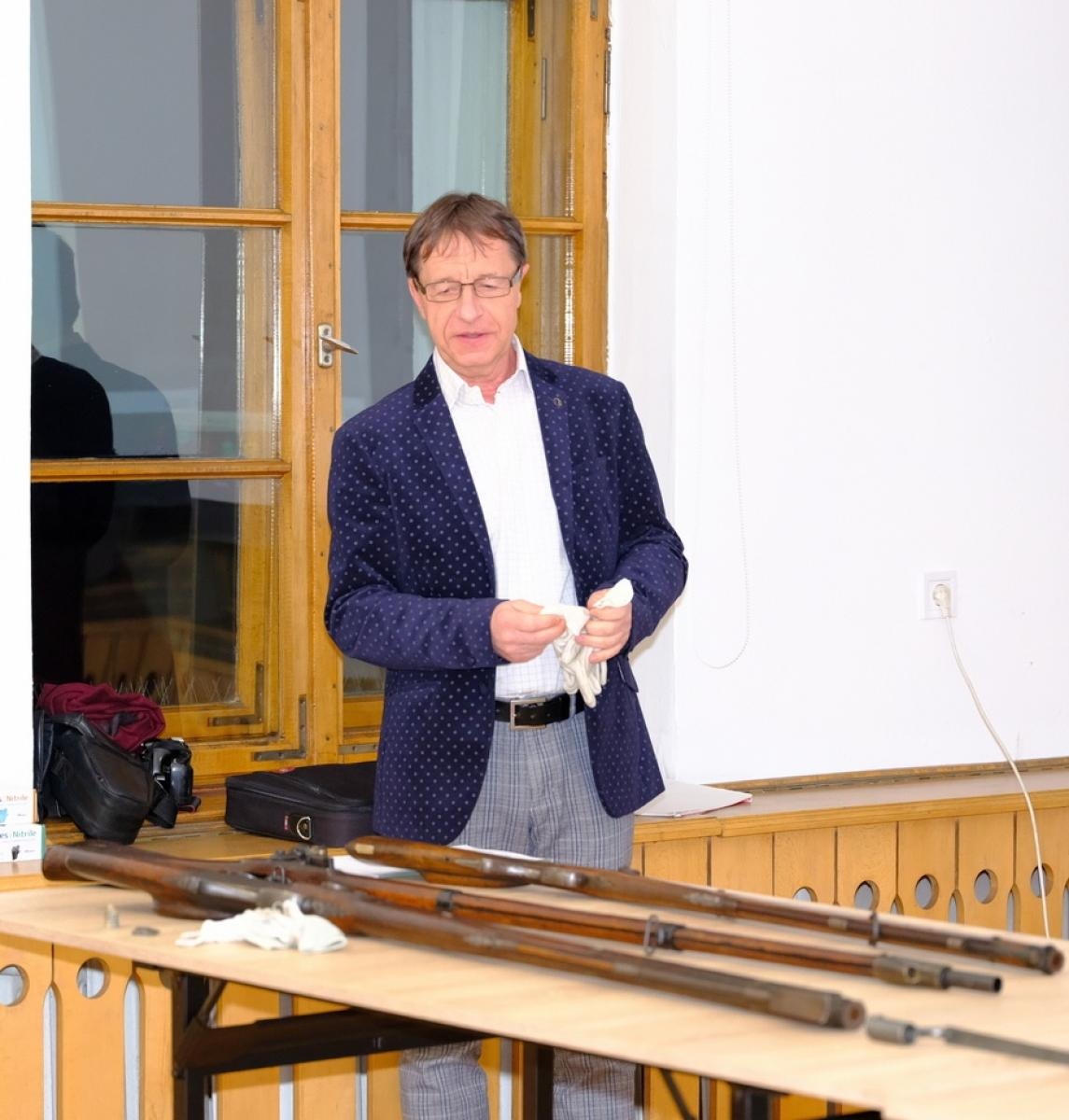 Zdjęcie w galerii na portalu naszraciborz.pl: Muzeum w Raciborzu pokazało kolekcję swojej broni wiadomości z regionu