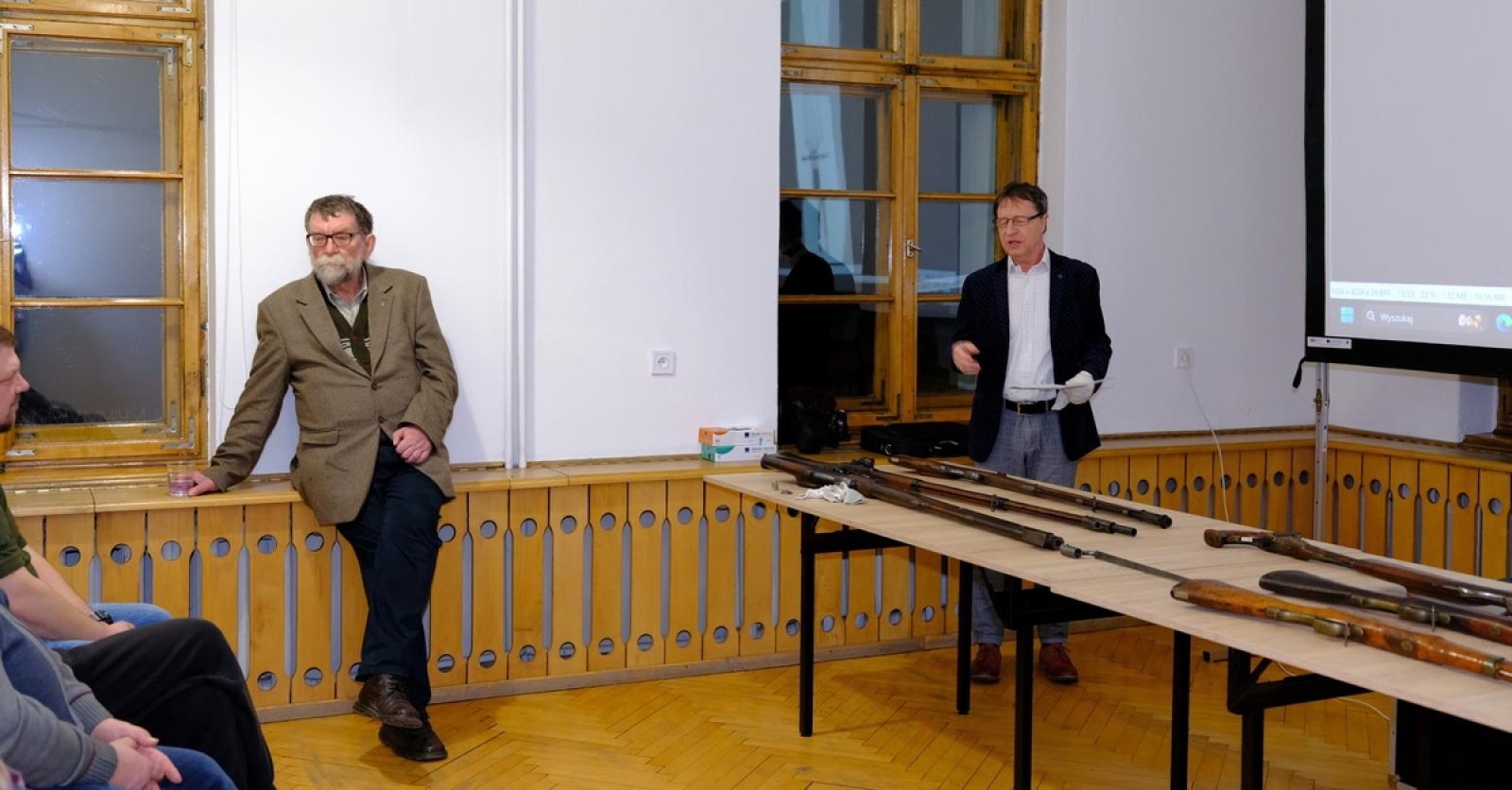 Zdjęcie w galerii na portalu naszraciborz.pl: Muzeum w Raciborzu pokazało kolekcję swojej broni wiadomości z regionu