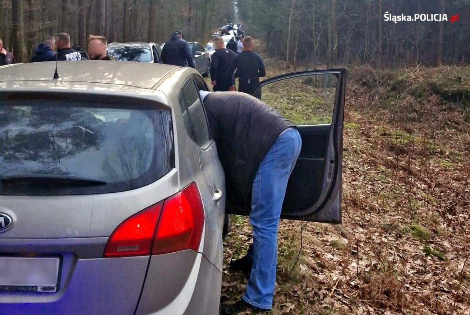 Zdjęcie w galerii na portalu naszraciborz.pl: Policja wpadła na trop ustawki kibiców. Do starcia miało dojść w lesie wiadomości z regionu