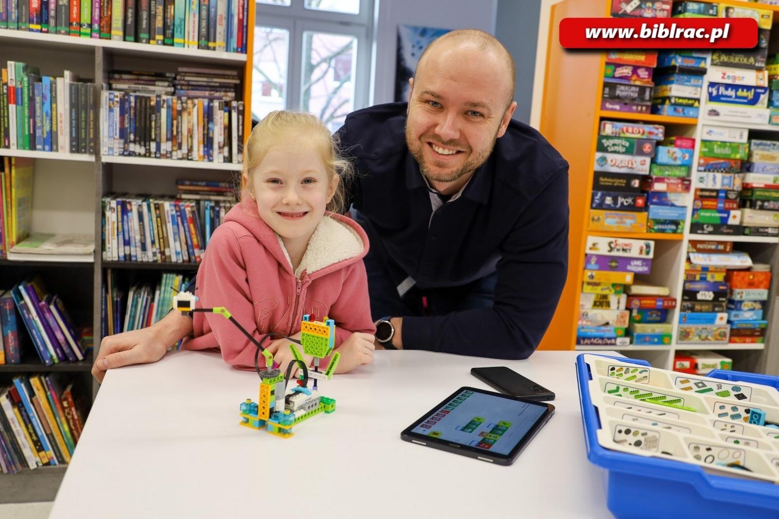 Zdjęcie w galerii na portalu naszraciborz.pl: Coś dla pasjonatów! Zaglądamy do klubów w raciborskiej bibliotece wiadomości z regionu