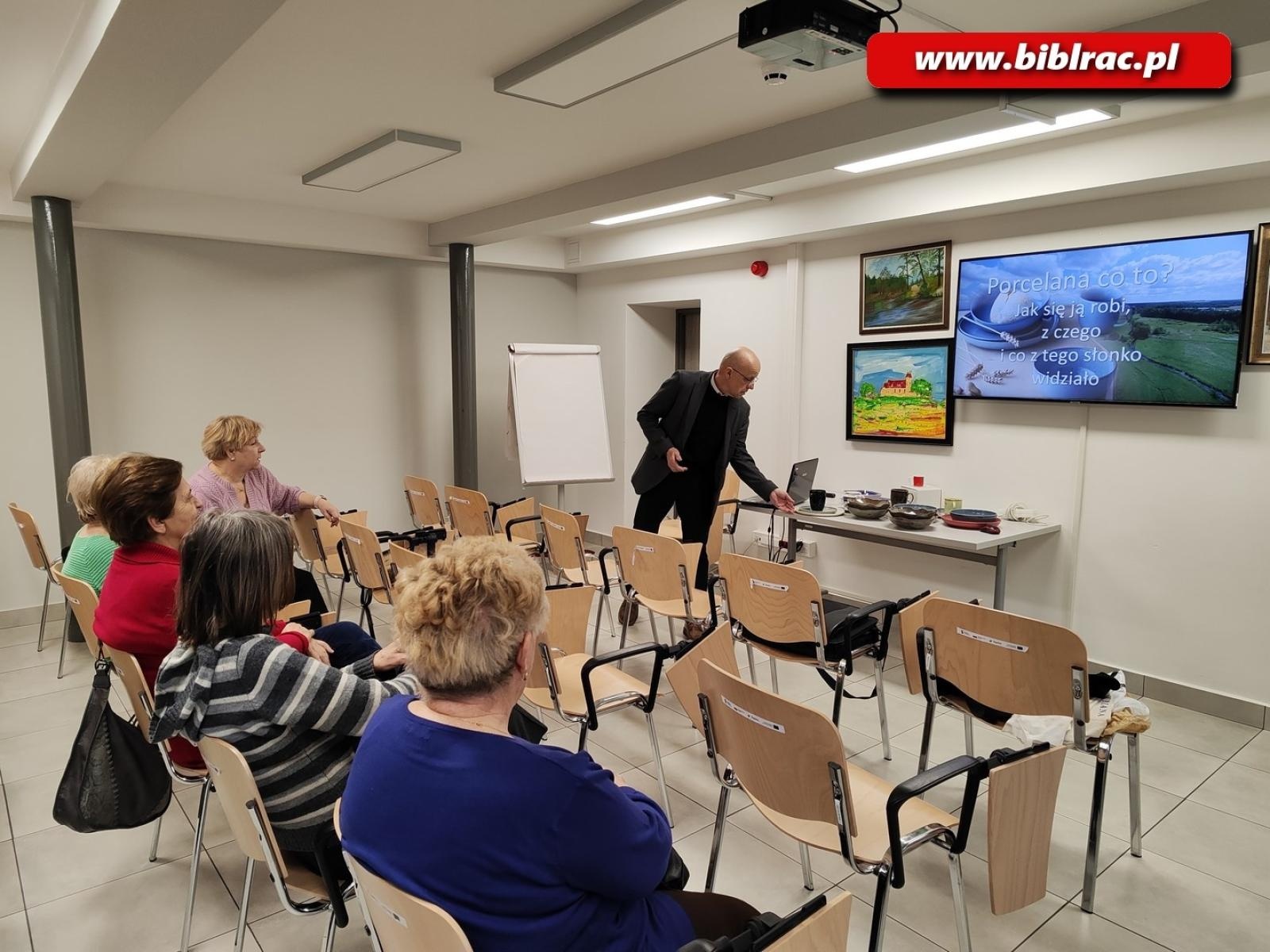 Zdjęcie w galerii na portalu naszraciborz.pl: Coś dla pasjonatów! Zaglądamy do klubów w raciborskiej bibliotece wiadomości z regionu