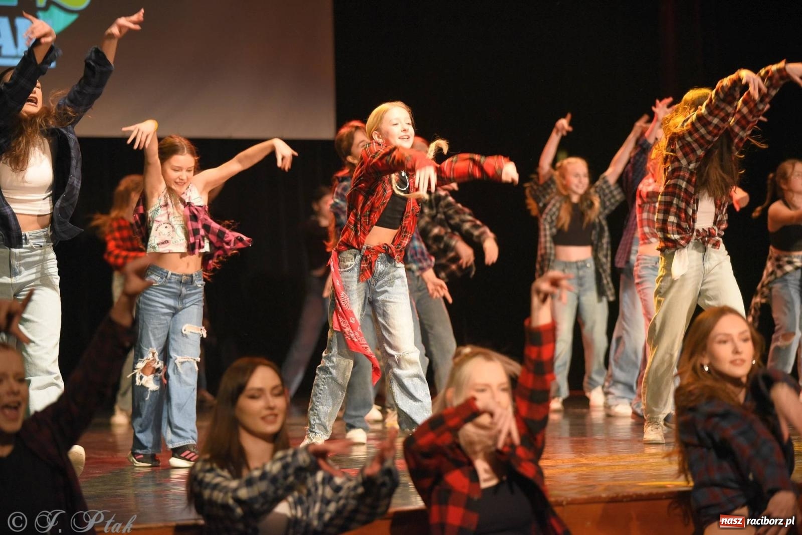 Zdjęcie w galerii na portalu naszraciborz.pl: SKAZA w Disney'owskiej odsłonie- widowisko taneczne wiadomości z regionu