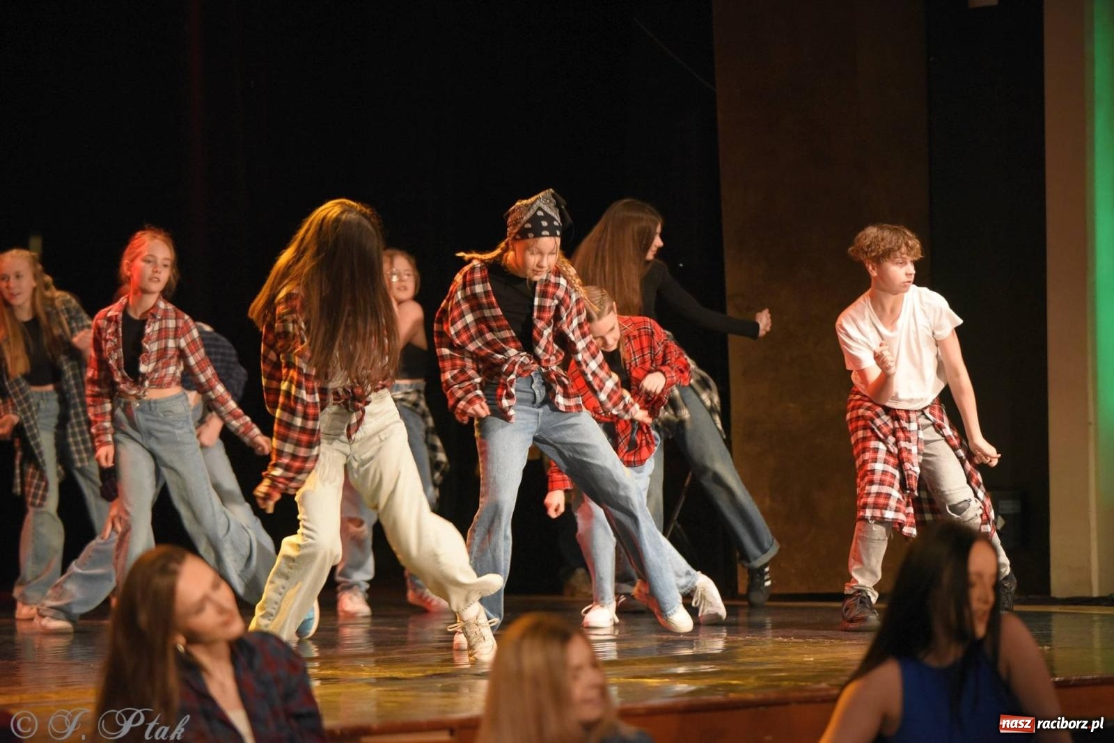 Zdjęcie w galerii na portalu naszraciborz.pl: SKAZA w Disney'owskiej odsłonie- widowisko taneczne wiadomości z regionu