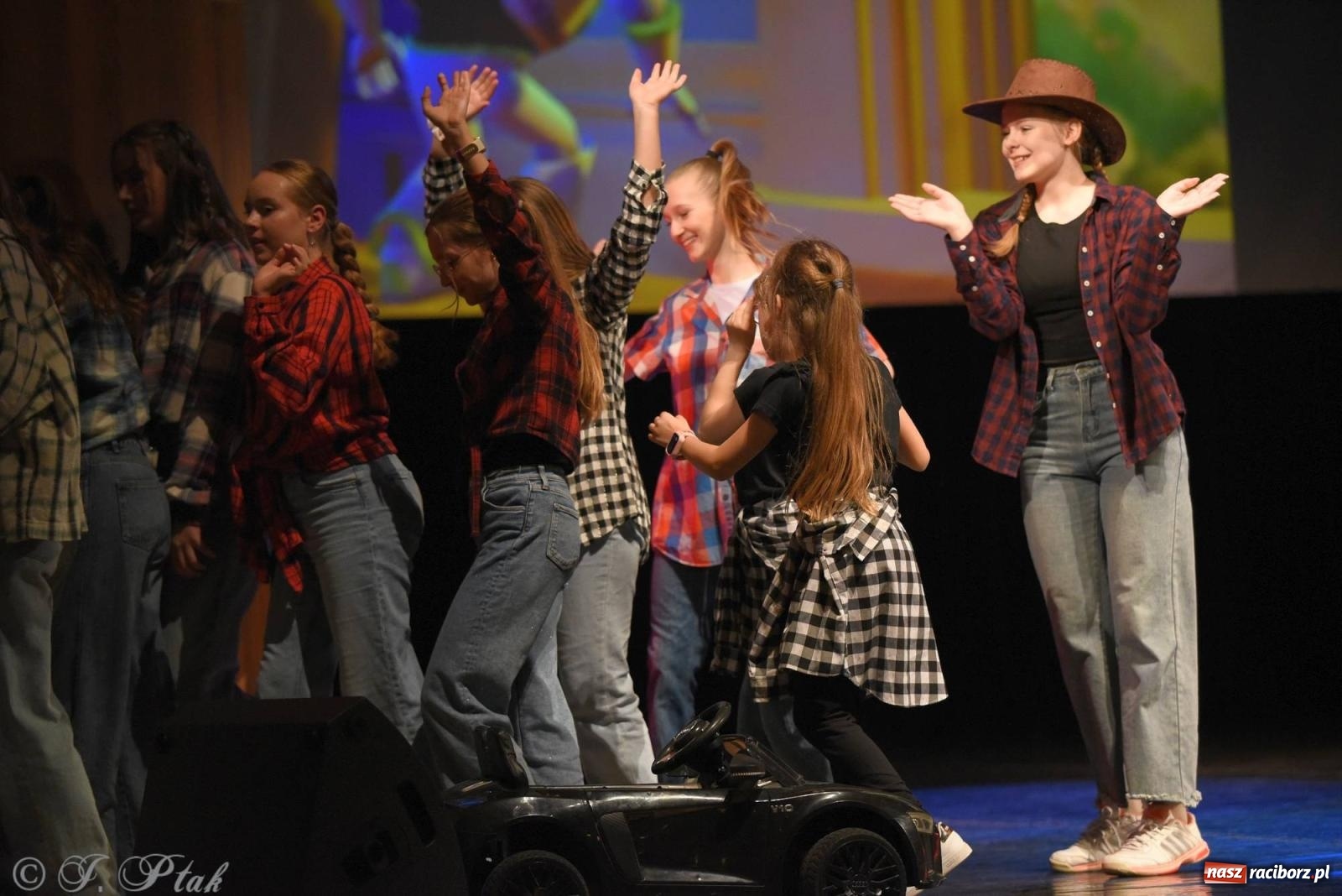 Zdjęcie w galerii na portalu naszraciborz.pl: SKAZA w Disney'owskiej odsłonie- widowisko taneczne wiadomości z regionu