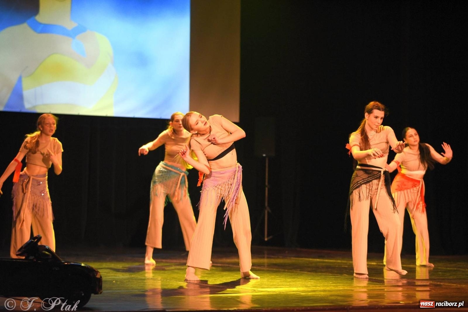 Zdjęcie w galerii na portalu naszraciborz.pl: SKAZA w Disney'owskiej odsłonie- widowisko taneczne wiadomości z regionu