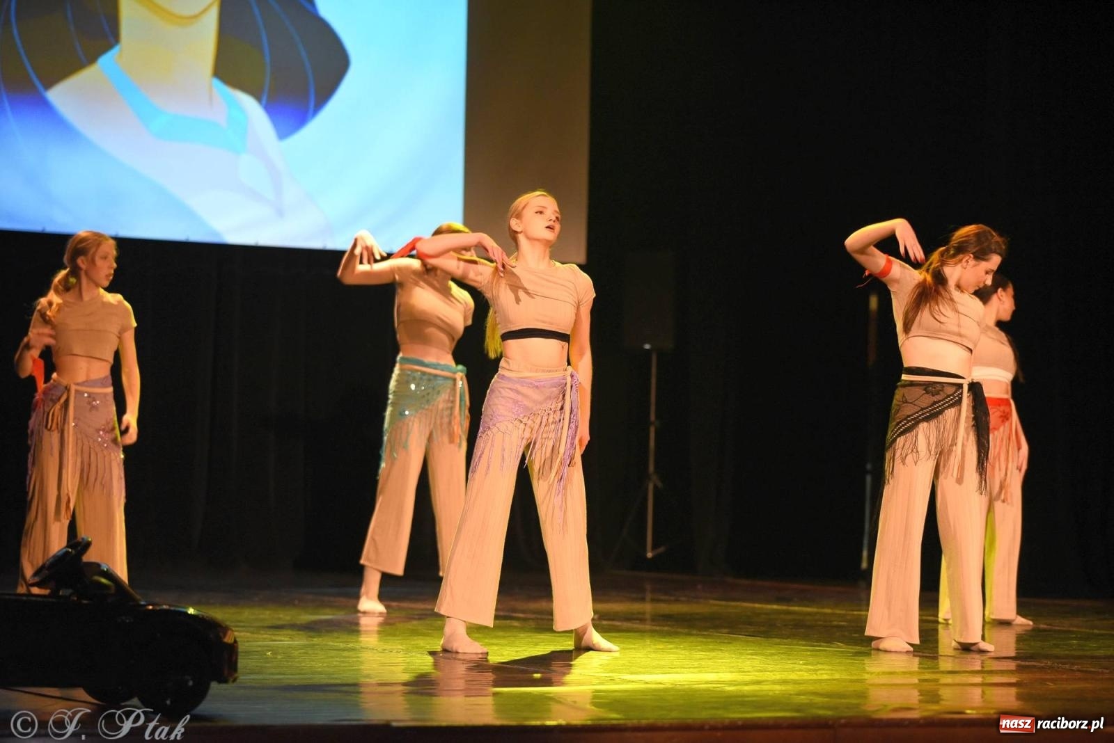 Zdjęcie w galerii na portalu naszraciborz.pl: SKAZA w Disney'owskiej odsłonie- widowisko taneczne wiadomości z regionu