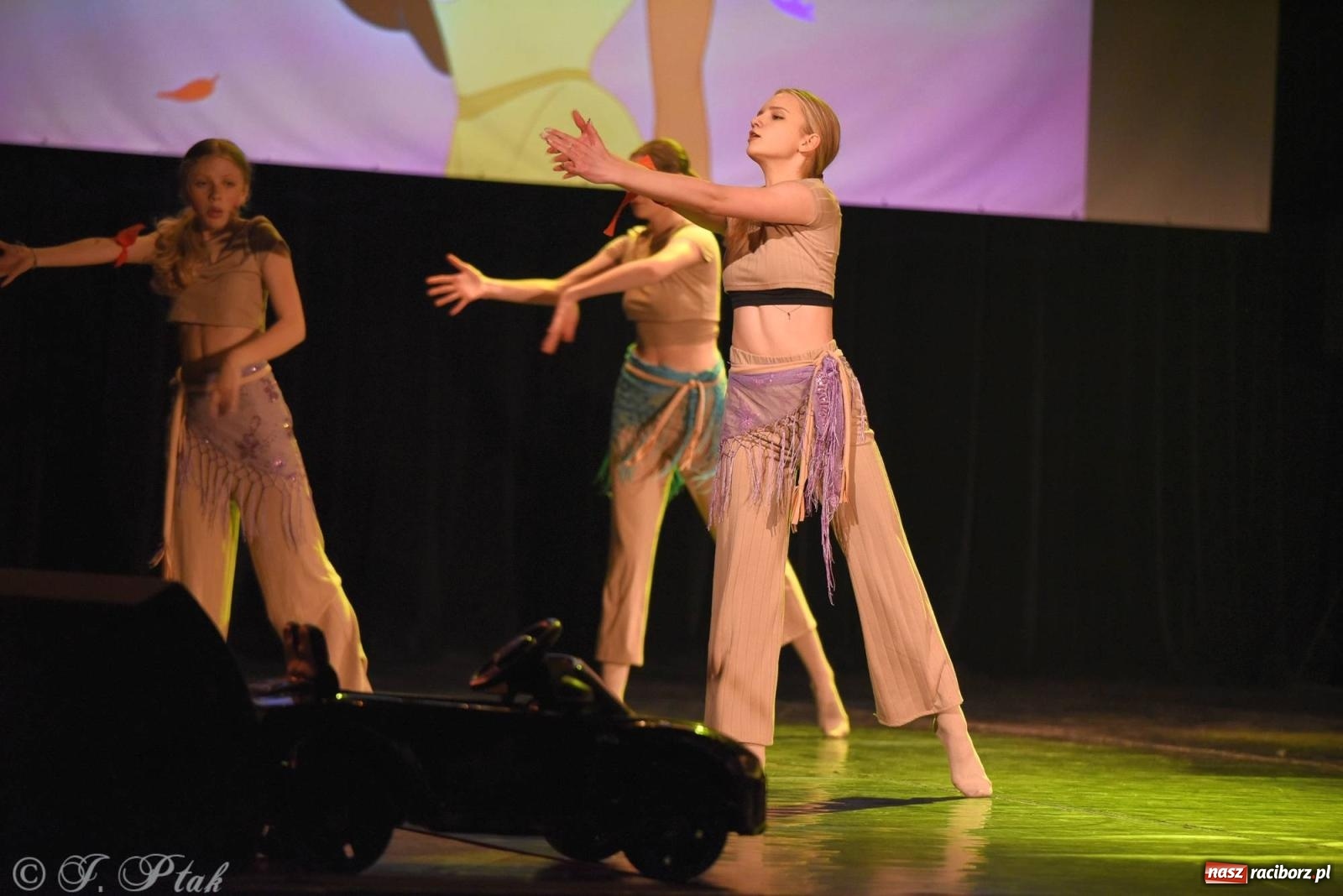 Zdjęcie w galerii na portalu naszraciborz.pl: SKAZA w Disney'owskiej odsłonie- widowisko taneczne wiadomości z regionu