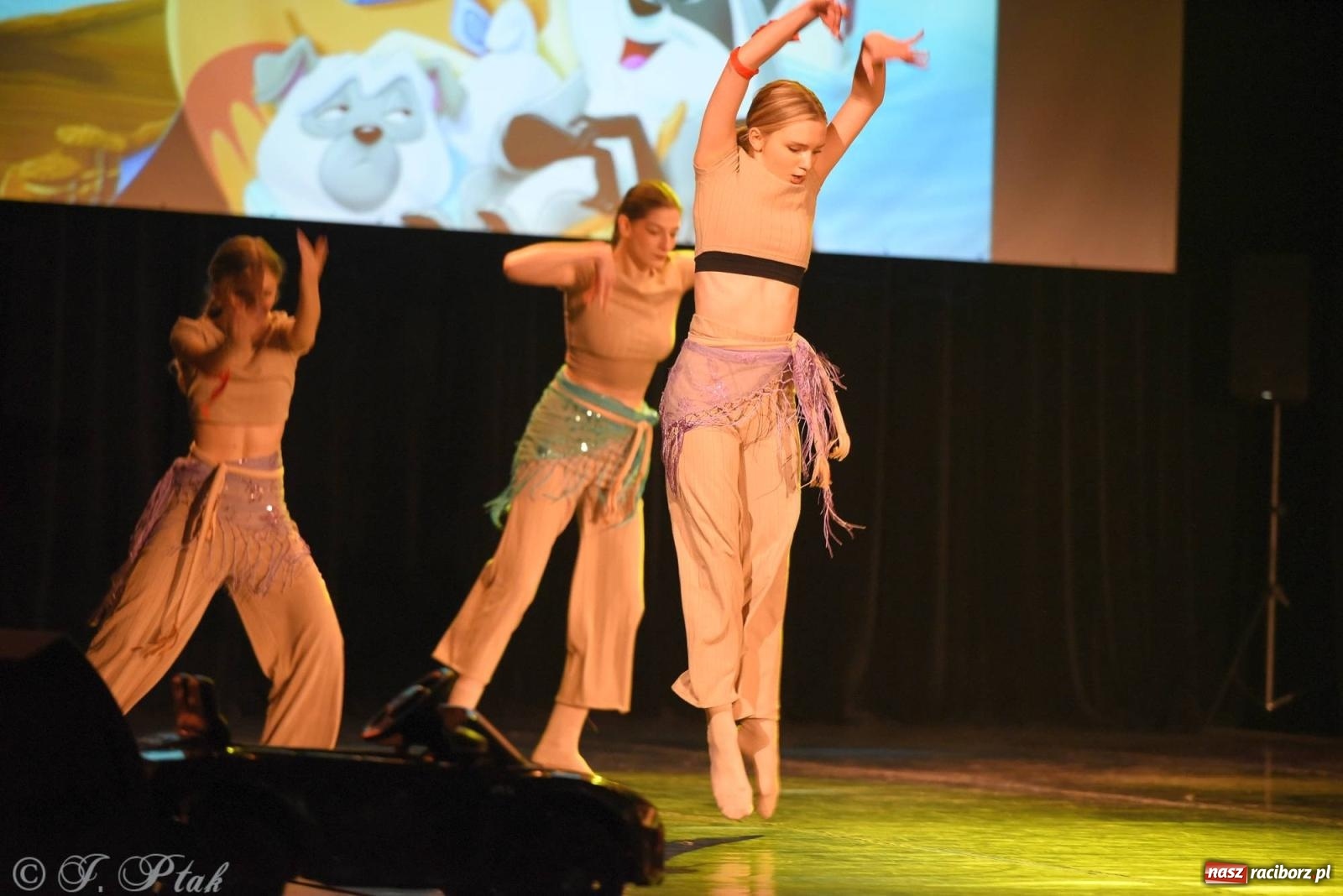 Zdjęcie w galerii na portalu naszraciborz.pl: SKAZA w Disney'owskiej odsłonie- widowisko taneczne wiadomości z regionu