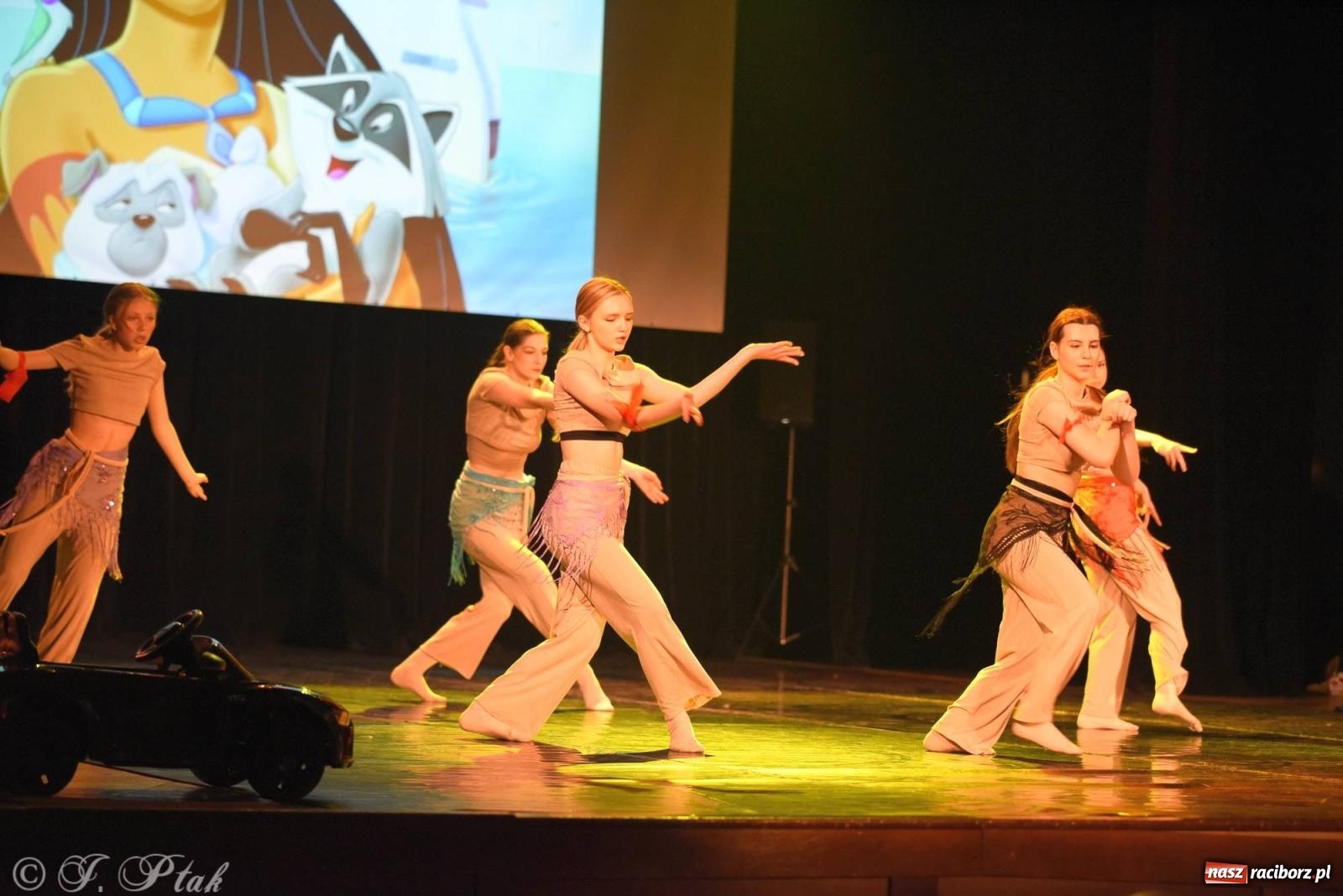 Zdjęcie w galerii na portalu naszraciborz.pl: SKAZA w Disney'owskiej odsłonie- widowisko taneczne wiadomości z regionu