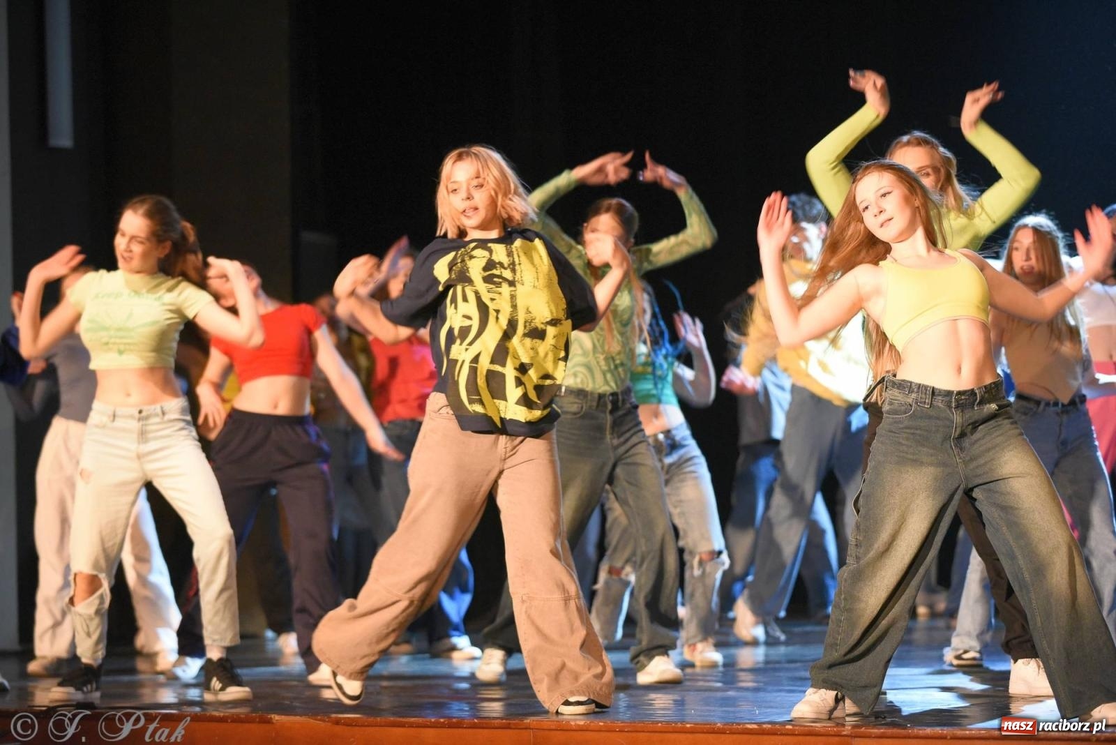 Zdjęcie w galerii na portalu naszraciborz.pl: SKAZA w Disney'owskiej odsłonie- widowisko taneczne wiadomości z regionu