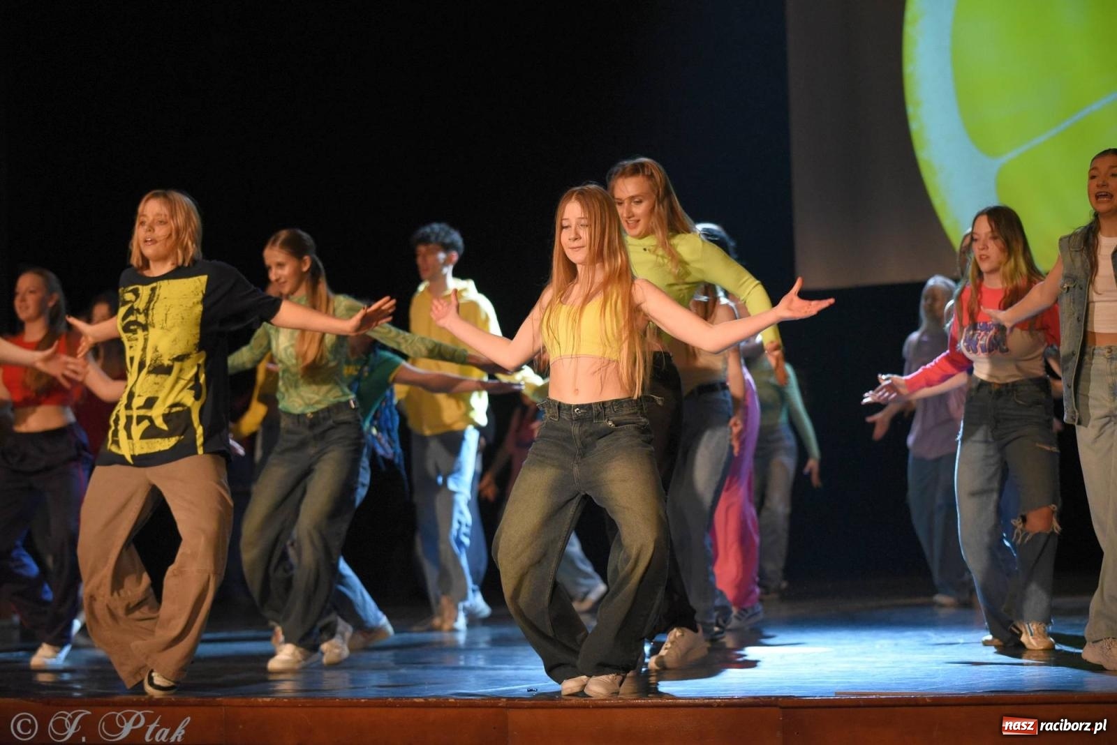 Zdjęcie w galerii na portalu naszraciborz.pl: SKAZA w Disney'owskiej odsłonie- widowisko taneczne wiadomości z regionu