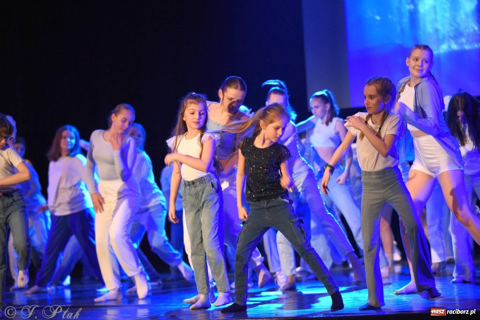 Zdjęcie w galerii na portalu naszraciborz.pl: SKAZA w Disney'owskiej odsłonie- widowisko taneczne wiadomości z regionu