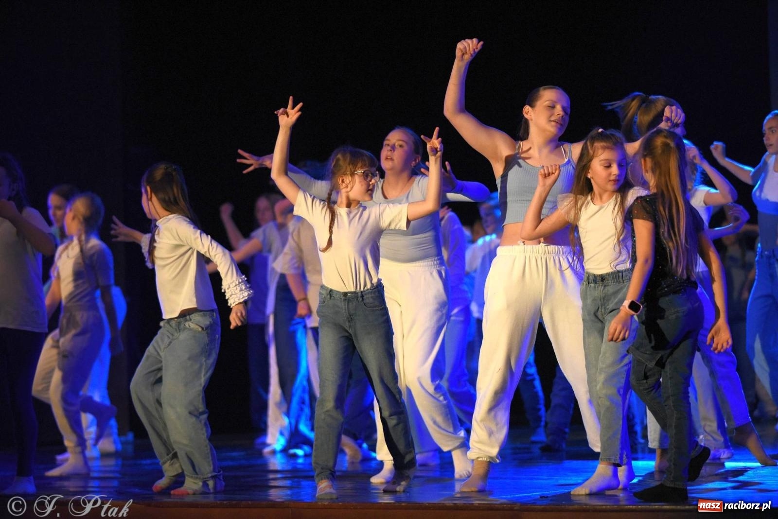 Zdjęcie w galerii na portalu naszraciborz.pl: SKAZA w Disney'owskiej odsłonie- widowisko taneczne wiadomości z regionu