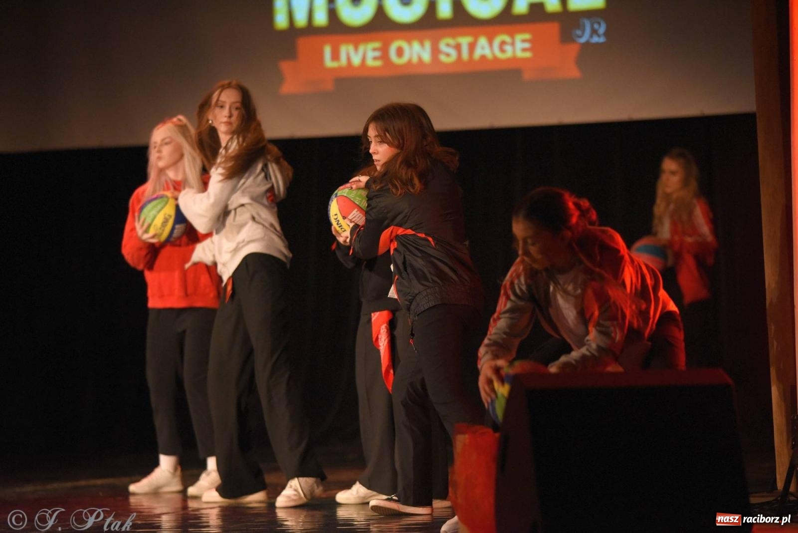 Zdjęcie w galerii na portalu naszraciborz.pl: SKAZA w Disney'owskiej odsłonie- widowisko taneczne wiadomości z regionu