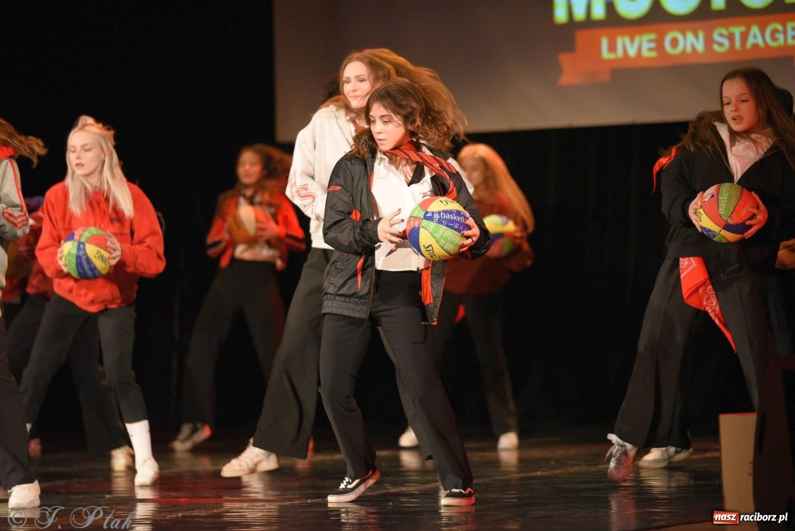 Zdjęcie w galerii na portalu naszraciborz.pl: SKAZA w Disney'owskiej odsłonie- widowisko taneczne wiadomości z regionu